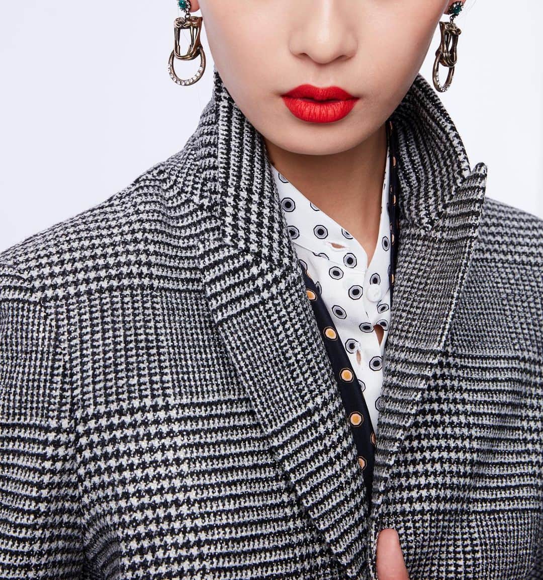 のインスタグラム：「Prepared for every situation with #ScervinoPreFall19! . . #ErmannoScervino #sartorial #prefall19 #prefall #handmade #lookbook #precollection #madeinitaly #womenswear #outerwear」