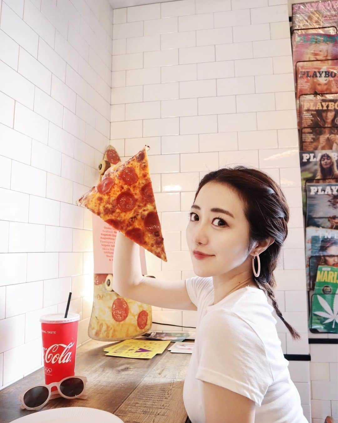 中島絢乃さんのインスタグラム写真 - (中島絢乃Instagram)「🚘⚡️🌈﻿ ﻿ ﻿ 今日のランチは﻿ #pizzaslicetokyo にて！😋🍕🍕🍕❤️﻿ ﻿ ﻿ ﻿ コーデは、﻿ 明日から公開の映画﻿ 【ワイルド・スピード／スーパーコンボ 】 が楽しみすぎて、﻿ 二作目の#スーキー  を意識してたよ🤣💘🚘﻿ ﻿ (スーキーというか スーキーの取り巻きにいそう笑 本当はへそだしにショキピンで﻿ 車の前で撮れたら良かったんだけど！🤪笑)﻿ ﻿ ﻿ ﻿ ﻿ #ワイスピ に出てくる女たちは﻿ みんな強くて、男勝りでかっこよいんだけど、﻿ 特にこのスーキーは﻿ 車や取り巻き含めてファッションが﻿ もう本っっっ当可愛いいいいいの！！😍💕🌈🔥🔥﻿ (#デヴォン青木 が元々タイプだからってのもある！笑)﻿ ﻿ ﻿ ﻿ ﻿ ﻿ シリーズ全部そうだけど、﻿ ばりばりのカーアクションで﻿ 何も考えずに楽しめる映画だから、﻿ 暑い夏にぴったりだと思います🔥🎬﻿🌴 ﻿ 明日公開日なので MX4Dで観てくるよー！！😍🔥🚘﻿💫 今から楽しみーー！！！！﻿ 今夜はお家でまったり﻿ ワイスピアイスブレイク観ます😘🚘💨﻿ ﻿ ❤︎❤︎❤︎❤︎❤︎❤︎❤︎❤︎❤︎❤︎❤︎❤︎❤︎❤︎﻿ #この夏はワイスピ#ワイルドスピード#スーパーコンボ #のんさんカフェ🐻 #渋谷カフェ」8月1日 20時06分 - nakajima_ayano