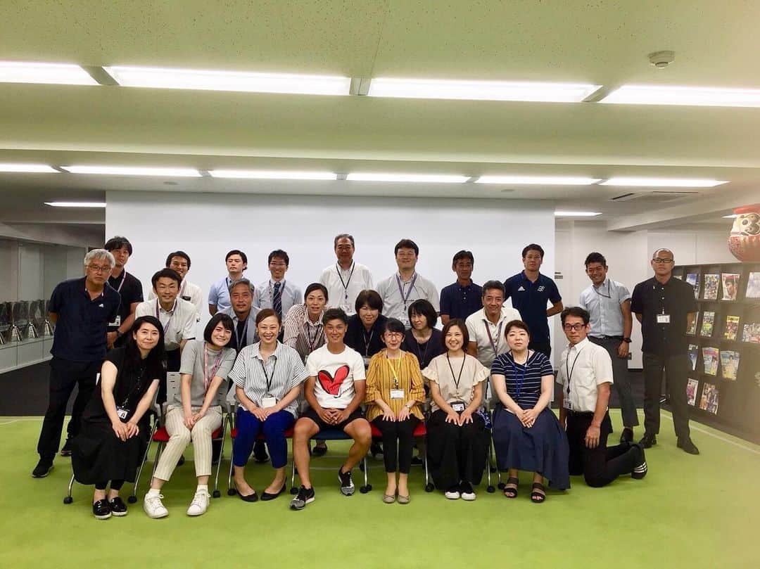 のインスタグラム：「. . ‪『おかえり』 の言葉が、変わらないマリノスファミリーでした。 苦しかった時期に支えてくださってた方々です。 いつか、『ただいま』と胸張って帰ってこれるよう。 . #横浜fマリノス #fmarinos #中の人」