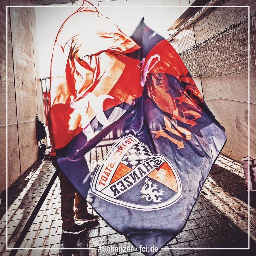 FCインゴルシュタット04さんのインスタグラム写真 - (FCインゴルシュタット04Instagram)「FLAGGE ZEIGEN für die #Schanzer‼️🖤❤️ Freitag, 19 Uhr: #Heimspiel vs. @wuerzburgerkickers1907 🤩⚽️💥 ______ Kommt vorbei, dieses geile Team hat jede Unterstützung verdient👏🙌 Wer ist dabei & wer muss noch mit⁉️⤵️🤔🗯 . . #FCIFWK #soon #3Liga #zeigtsuns #FCI #FWK #Würzburg #FCIngolstadt #Fu3ball #Fussball #Soccer #football #Spieltag #Freitag #Support #fans #Heimspiel #AudiSportpark #gemeinsam #SchanzerdassindWIR #Heim #home #Ingolstadt #flag」8月1日 20時13分 - dieschanzer