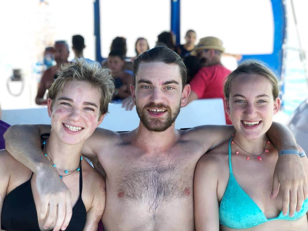 ベアトリーチェ・ヴィオのインスタグラム：「Ragazzi, nonostante una doppia visita in ospedale, #Cuba 🇨🇺 è meravigliosa. 👍 E i cubani ancora di più! 🤩」