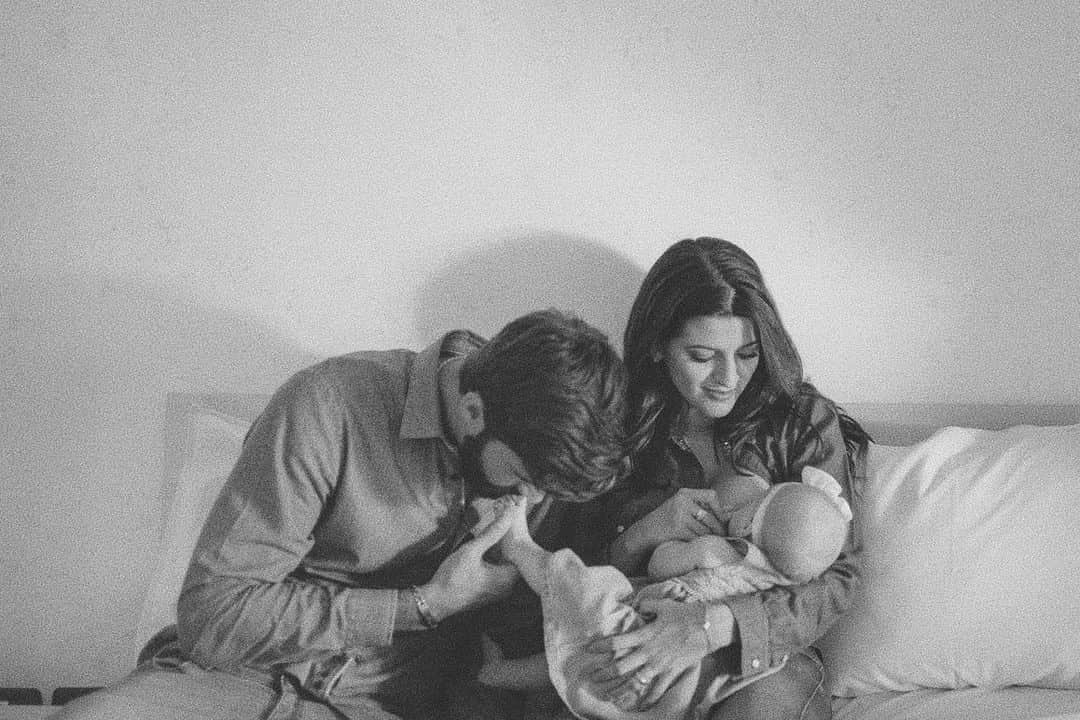 ナタリア・ベッカーさんのインスタグラム写真 - (ナタリア・ベッカーInstagram)「World Breastfeeding week! ❤️ #Breastfeeding offers all children the best start to life. We are happy to be able to give this gift to our children, Helena and Matteo. WHO recommends babies are exclusively breastfed for six months and continued 🤱🏻 for up to two years or beyond. . 🇧🇷 Semana mundial da amamentação ❤️ A #amamentação oferece a todas as crianças o melhor começo de vida. Estamos felizes em poder dar este presente para nossos filhos, Helena e Matteo. A OMS recomenda que os bebês sejam amamentados exclusivamente por seis meses e continuem 🤱🏻 por até dois anos ou mais. #AMARmentar #semanamundialdaamamentação」8月1日 20時22分 - natalialbecker