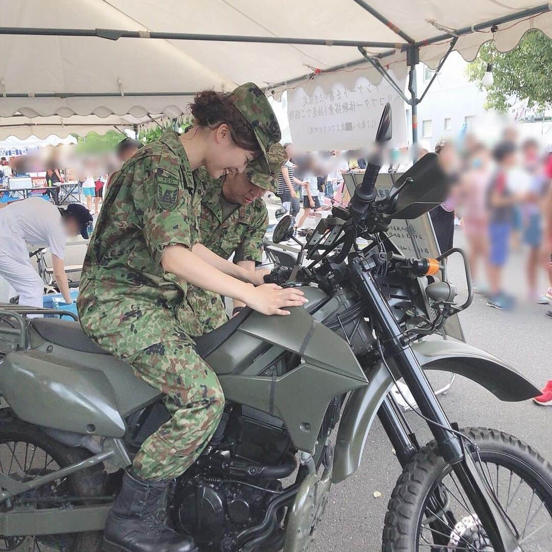 中谷彩伽のインスタグラム：「先日、自衛隊十条駐屯地納涼祭の広報ブースに立たせて頂きました🌱  #自衛隊 #陸上自衛隊 #お洒落さんと繋がりたい #お洒落な人と繋がりたい #ミスコン #読モ #モデル #なかやん #中谷彩伽 #follow #followme」