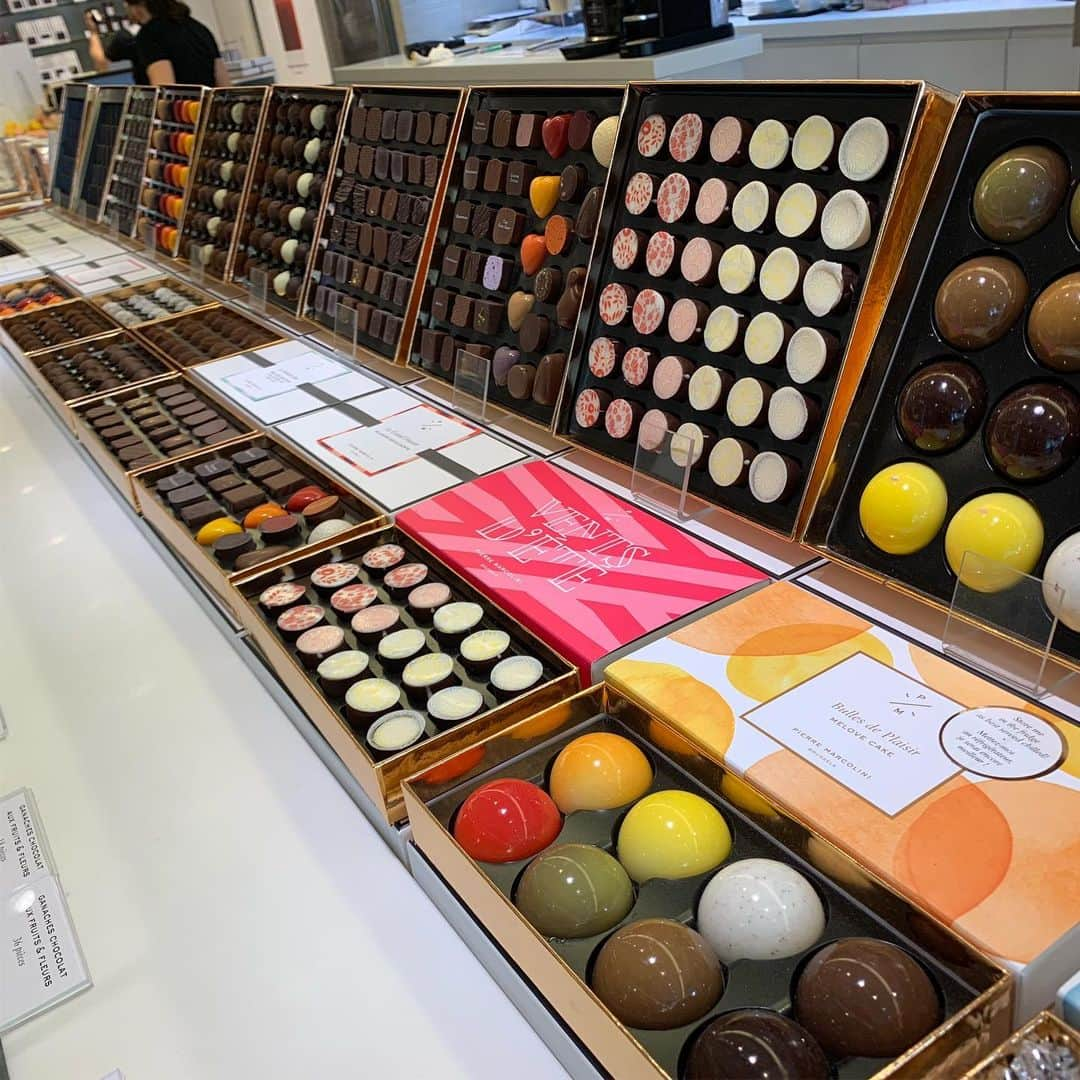 松浦孝亮さんのインスタグラム写真 - (松浦孝亮Instagram)「ベルギーと言えばチョコレート #pierremarcolini  #chocolate  #brussels  #bruxelles」8月1日 20時33分 - ko_matsuura