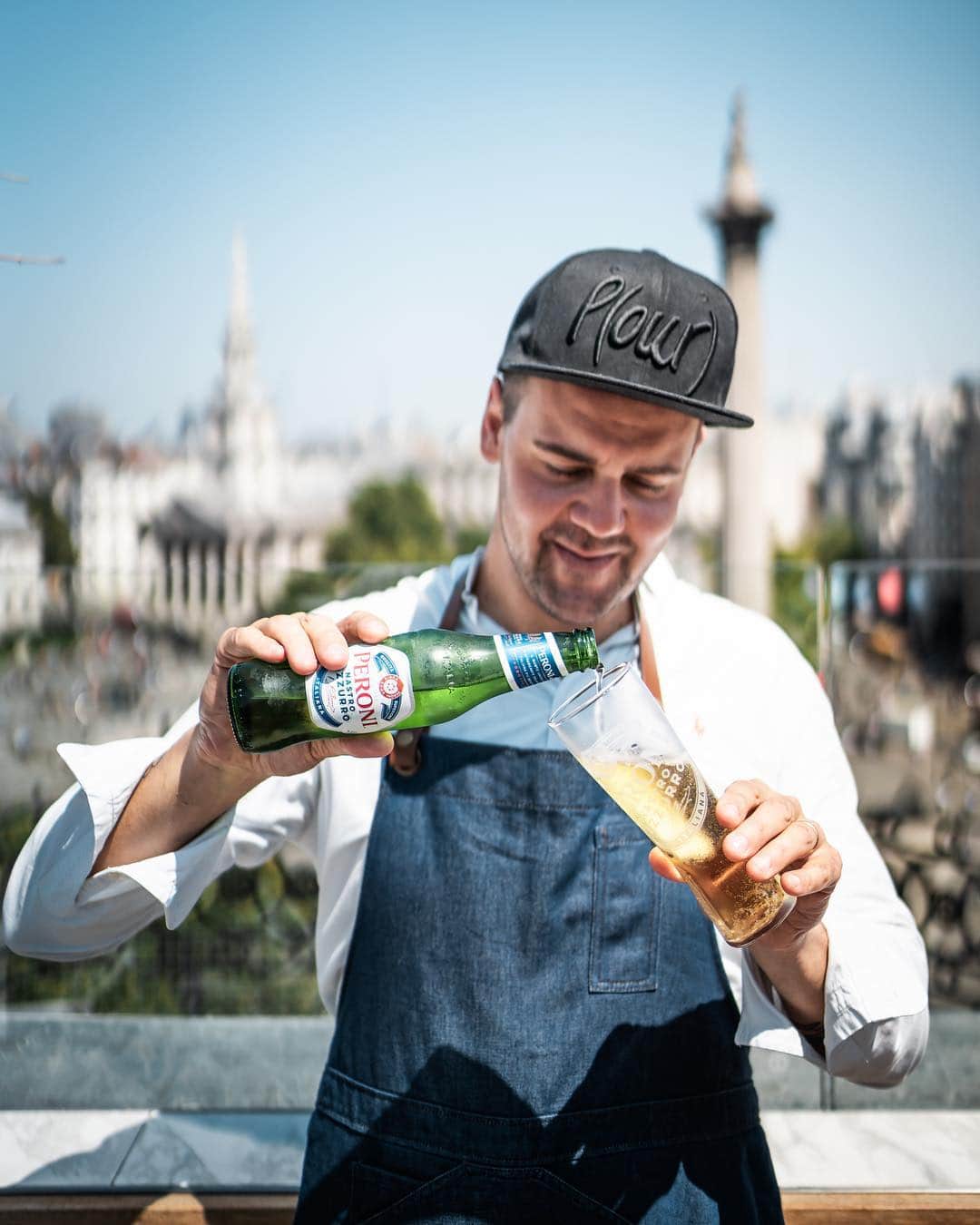 @LONDON | TAG #THISISLONDONさんのインスタグラム写真 - (@LONDON | TAG #THISISLONDONInstagram)「☀️ Best #London rooftop vibes? 🍻 Head to @RoofTopSW1 and sip a perfect pint of @PeroniUk with these stunning views over #TrafalgarSquare! 😱😍 Italians do it better, so pair your beer with a selection of Italian antipasti, meats and cheeses, and *those* Parmesan and truffle arancini! 🔥🥰🤪 Tag you mates 👇🏼👇🏼 And let’s go! 🍺 . . @mrlondon + @alisinworldland #thisislondon #londonlife #londonrooftops #britishsummertime #peroniuk #therooftopsw1 #vitaconstile / DrinkAware.co.uk for the facts. 🙏🏼」8月1日 20時26分 - london