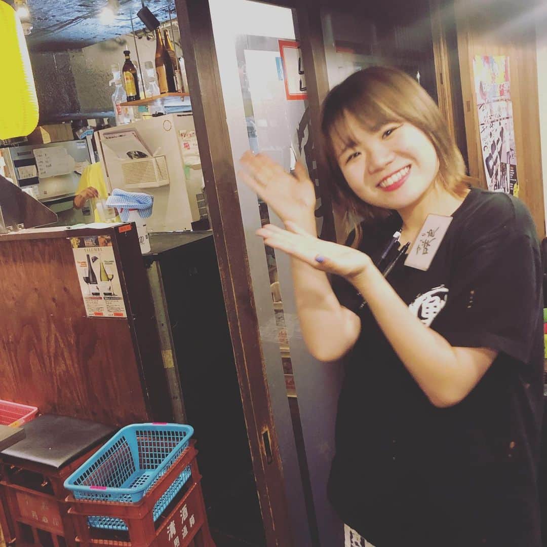 どんがめ三宮総本店のインスタグラム：「まだまだ お席空いてますので みなさん おこしやす！！ . #kobe#三宮#大衆酒場#安い#うまい#どんがめ#ハッピーアワー#生ビール#19時まで#190円#駅近#雰囲気は魔法#dongame#赤字覚悟#お客様の喜ぶ顔が見たい#ただそれだけ#24時半まで営業#延長要相談#気まぐれクーポン#たまにやります#フォロー#まってます」