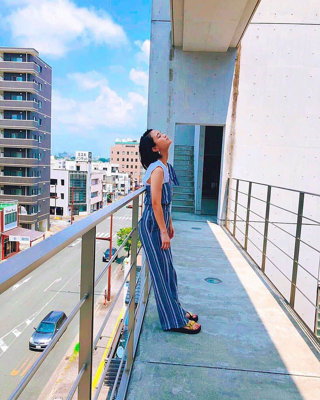 レオラさんのインスタグラム写真 - (レオラInstagram)「夏が来たーっ☀️！ みんなのこの夏の予定は？？🌴 . #Leola_LaLa #Leola #singer #summer #Leolaの夏2019 私は #LiveTour に #アルバムリリース #大充実 #明日は名古屋公演です」8月1日 20時28分 - leola_official