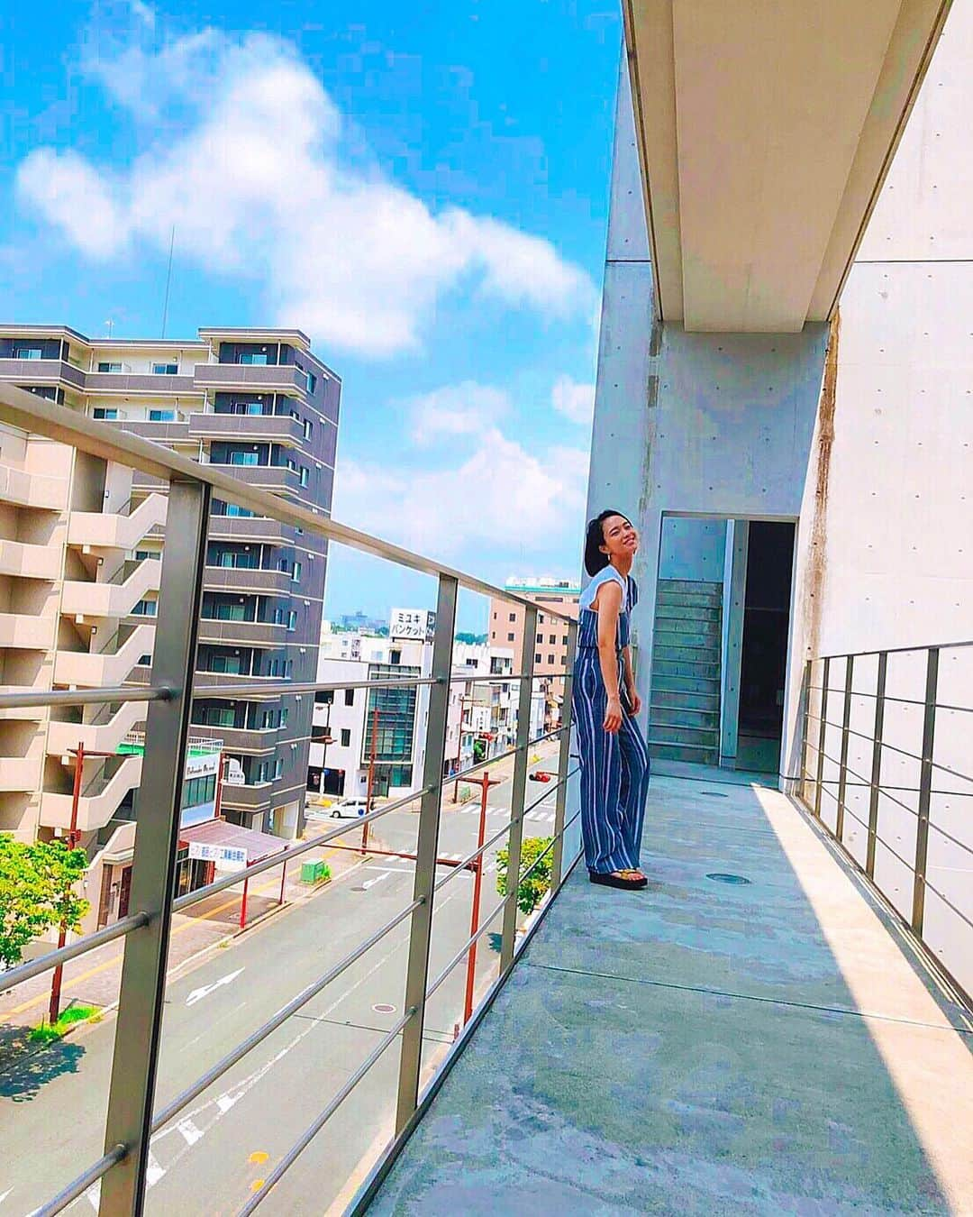 レオラさんのインスタグラム写真 - (レオラInstagram)「夏が来たーっ☀️！ みんなのこの夏の予定は？？🌴 . #Leola_LaLa #Leola #singer #summer #Leolaの夏2019 私は #LiveTour に #アルバムリリース #大充実 #明日は名古屋公演です」8月1日 20時28分 - leola_official