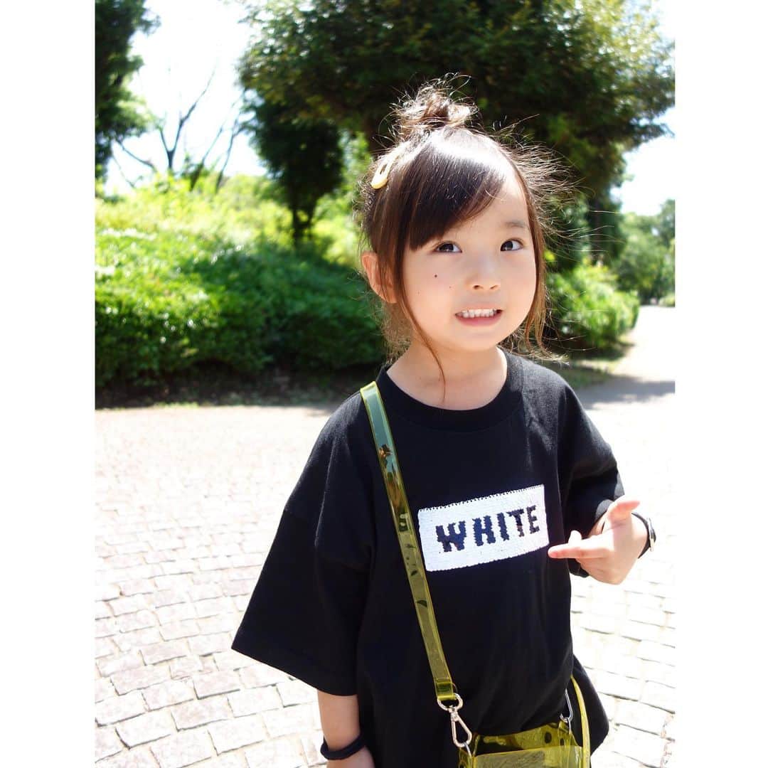 Saraさんのインスタグラム写真 - (SaraInstagram)「. coordinate♡ . ひとつ前の投稿の色違い🖤 スカートとバッグをイエローにっ💛 . T-shirt ▶︎ #ciaopanictypy  skirt ▶︎ #branshes  shoes ▶︎ #sesto  bag ▶︎ #nananana . . #ootd #kids #kids_japan #kids_japan_ootd #kjp_ootd #kidsfahion #kidscode #kidsootd #kidswear #キッズコーデ #キッズファッション #プリーツスカート #ナナナナ」8月1日 20時35分 - sarasara718