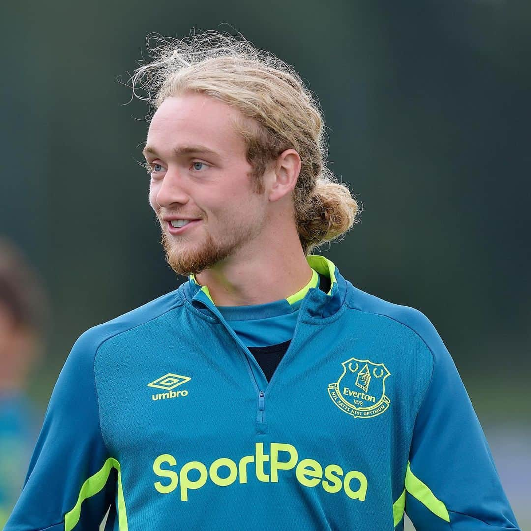 エヴァートンFCさんのインスタグラム写真 - (エヴァートンFCInstagram)「Game faces 🔛 • • • #everton #efc #blues #toffees #nsno #coyb #training #preseason #premierleague #pl」8月1日 20時46分 - everton