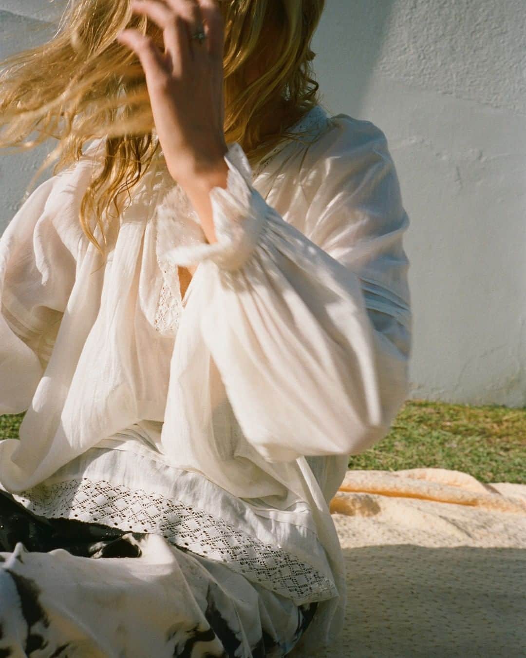 のインスタグラム：「Enjoying the carefree days of summer in our Viola Blouse 💫⠀⠀⠀⠀⠀⠀⠀⠀⠀ #seanewyork #details #lace」