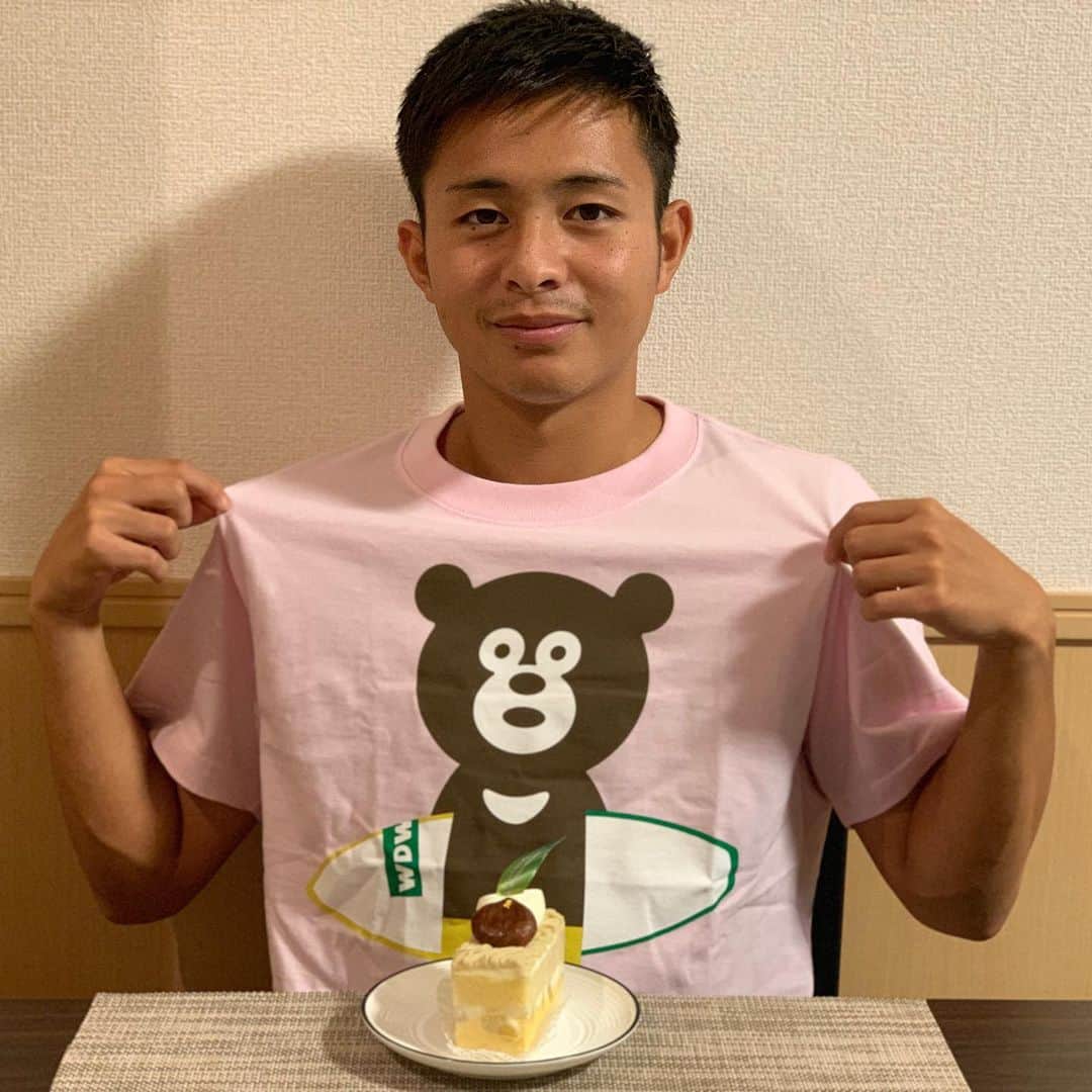 会津雄生のインスタグラム：「・ 頂いたTシャツを着て🍰  #8月1日 #mybirthday  #23歳」