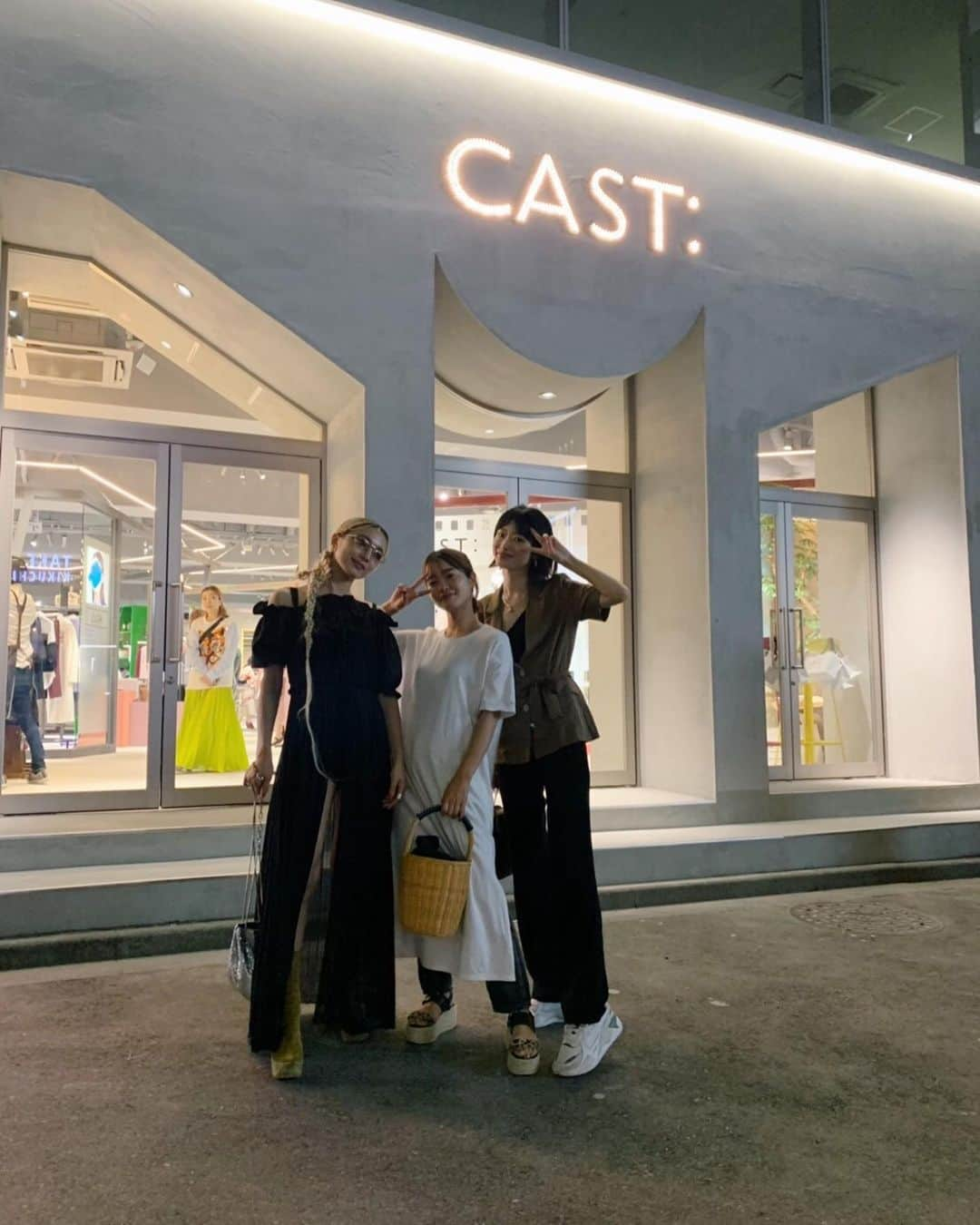 菜香さんのインスタグラム写真 - (菜香Instagram)「昨日私がちょこっとだけ出演した映画「CAST:」の上映会に行ってきました👌🏻 そしてそしてこの映画「CAST:」がアパレル新ブランドになっちゃいます🥰 さっそく店舗に遊びに行ってきたよ！！ @cast_lisa_ @cast_anna_ @cast_cara_のそれぞれのファッションが1つのブランドで楽しめるなんて贅沢だぁ🥺 私はCARAのラインがすごく好きです！！ 原宿の店舗ではもちろん、ネットでも購入できるからぜひチェックしてみてね！ . #映画CAST #CASTcolon #PR」8月1日 21時02分 - saika518