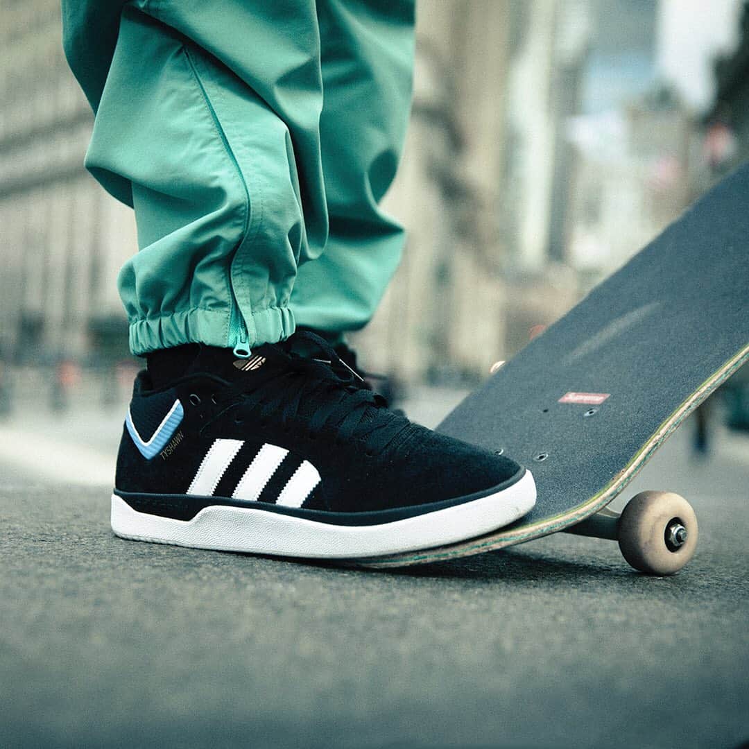 adidas Skateboardingのインスタグラム：「City essentials /// Classic colors to a modern icon, TYSHAWN in core black and white is available in stores and online at adidas.com/tyshawn • #adidasSkateboarding x #TYSHAWN」