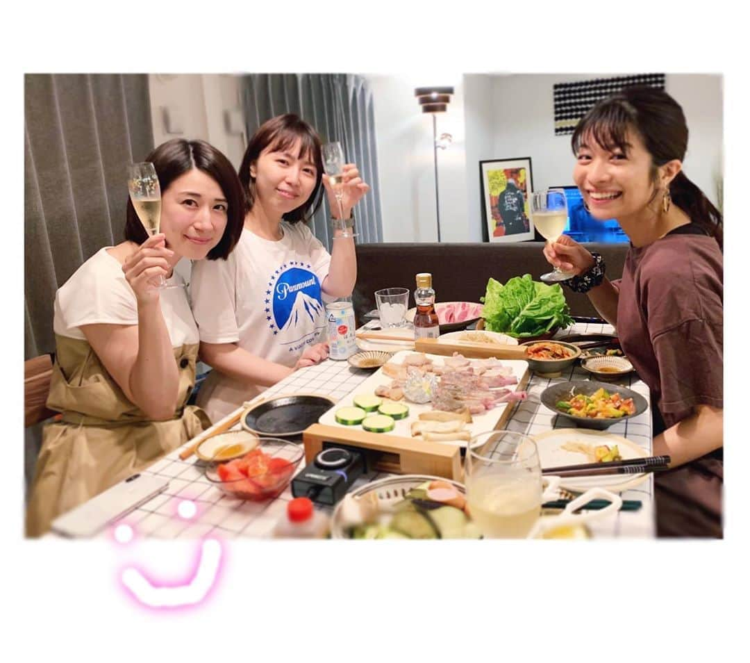 三倉茉奈さんのインスタグラム写真 - (三倉茉奈Instagram)「サムギョプサルパーティ☺︎☺︎ 来てくれてありがとうー！ 肉会の2人。久しぶりに会えたー！ #homeparty  #cooking #サムギョプサル #チヂミ #たこアボカドキムチ #wine #大学ゼミ仲間 #肉の会」8月1日 21時18分 - mana_mikura_official