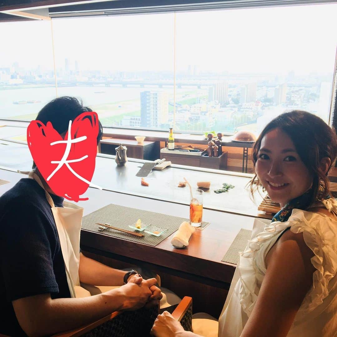 erikaさんのインスタグラム写真 - (erikaInstagram)「出産間際になってしまうので、今日はちょっぴり早めの結婚記念日をお祝いしました🥂💕 スタッフの方々はとても良い人で、お肉はもちろん、この時期は白いトウモロコシ！ 最高に美味しかったです❤️ #プラザ大阪 #逢坂 #結婚記念日 #白いトウモロコシ」8月1日 21時16分 - ch1na.er1ka