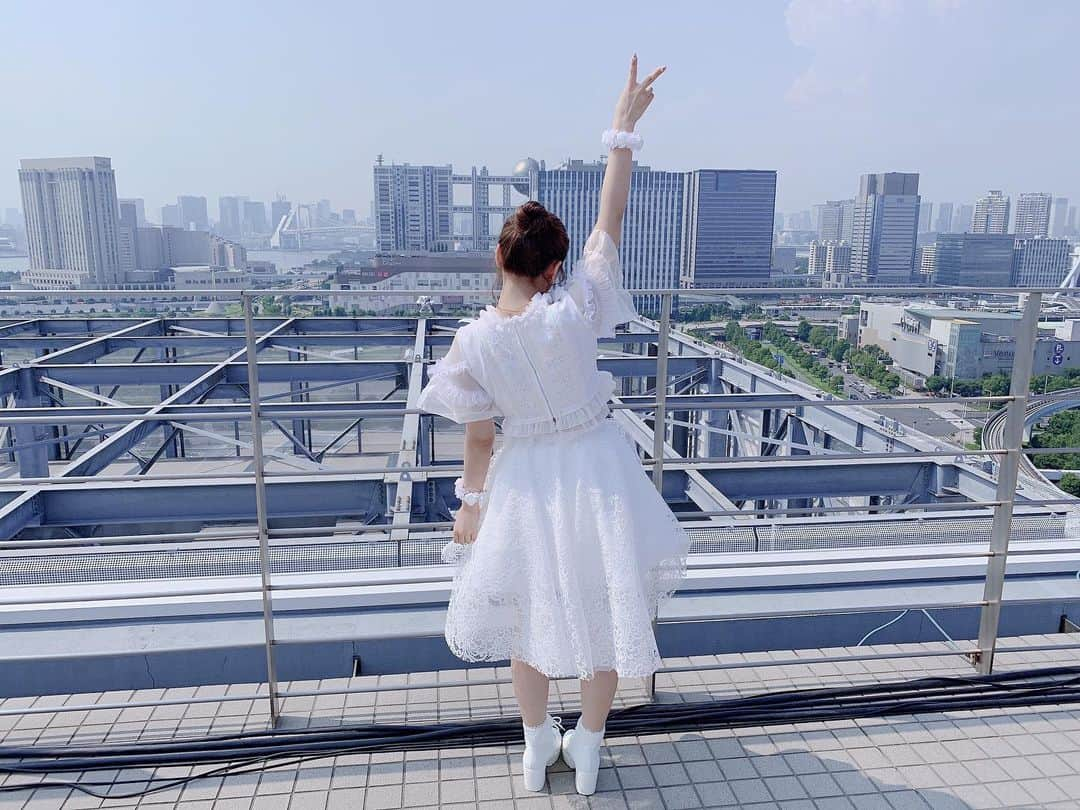 太田里織菜さんのインスタグラム写真 - (太田里織菜Instagram)「. ついにTIF2019♡ . 今年も最高の夏にしよおね\( *´•ω•`*)/ . 新衣装ほんとに可愛い♡♡♡ . #らぶどる #らぶどる衣装 #新衣装 #アイドル衣装 #お花衣装 #お団子 #お団子ヘア #お団子ヘアアレンジ #TIF2019 #お台場」8月1日 21時24分 - riopyon1231