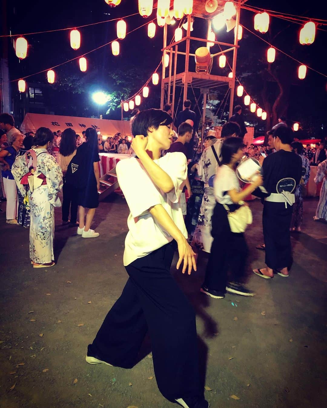 哀川まことさんのインスタグラム写真 哀川まことinstagram 反省のジョジョ立ちin盆踊り大会 100点満点中5点 3 Z ジョジョ立ち 盆踊り 花園神社 Dio 影dio と言いたいところだけど表向きしか撮れなかったししかも拳を握り締めすぎた 哀川まこと オフィス