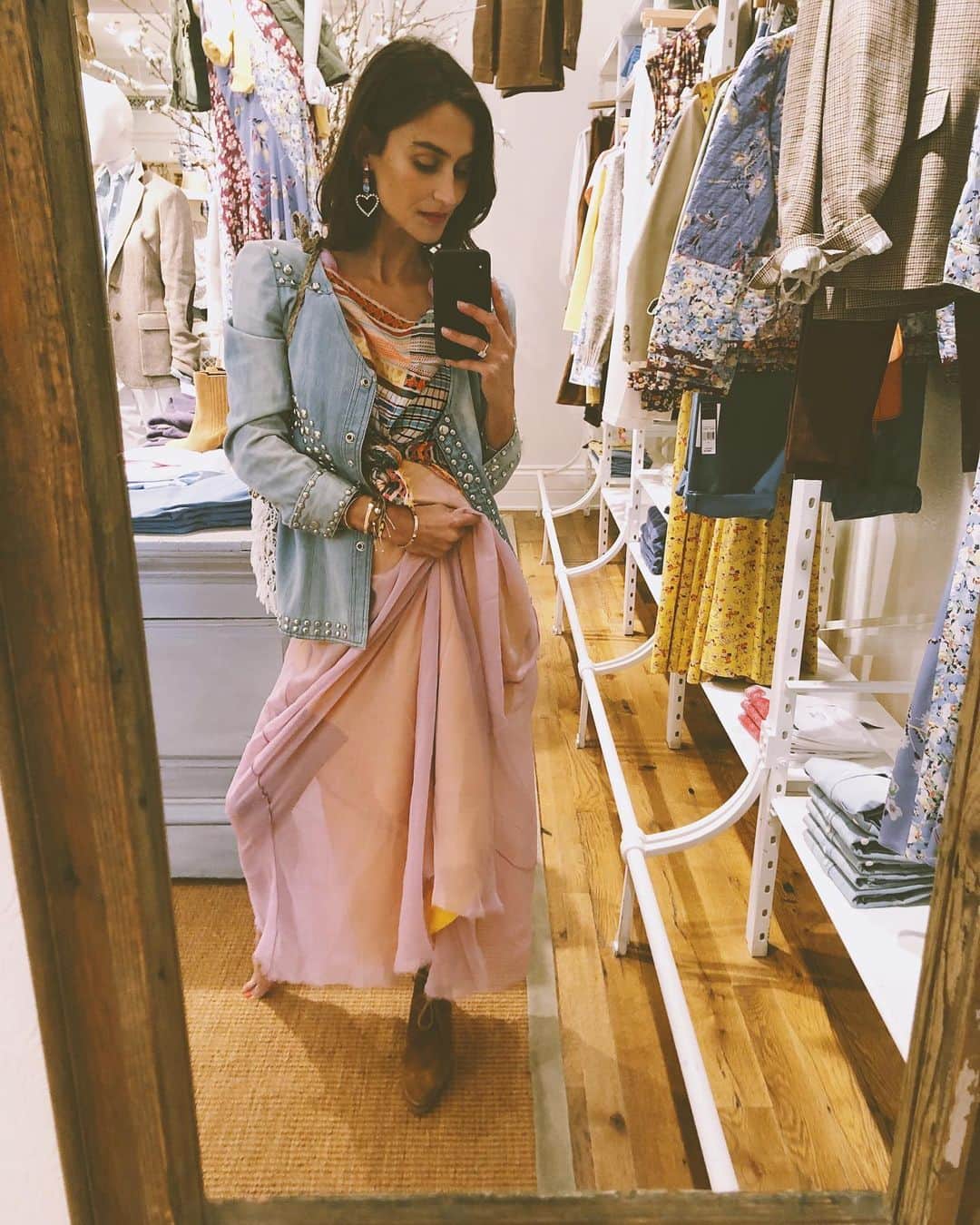 ダニジョーのインスタグラム：「1 DRESS. 4 WAYS. ✨ get the most mileage out of the Dannijo uniform staples 🤓 Swipe through to see how @danielleasnyder styled our NEW chiffon dress #dannijogirls」