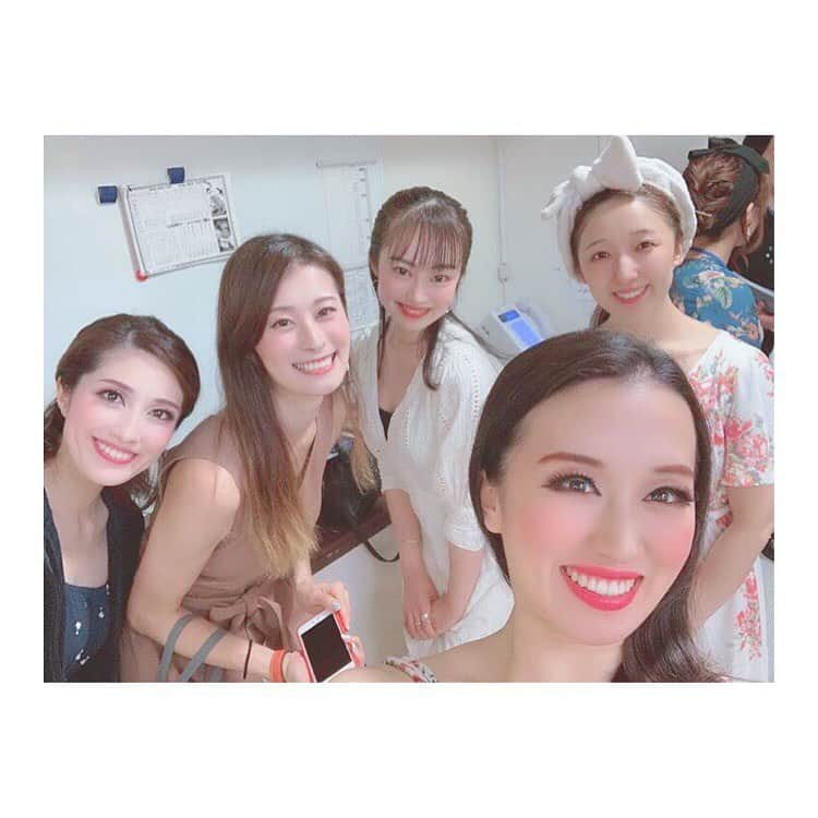 夢月せらさんのインスタグラム写真 - (夢月せらInstagram)「初めての東宝版エリザベート観てきました✨  ちゃぴさん(#愛希れいか さん)の宝塚卒業後初舞台✨ はぁ～相変わらず可愛かった。美しかった。ちゃぴさんは無敵です。笑  いつも明るくて会うと元気を貰えるりりこさん(#七瀬りりこ さん) 安定のお姉ちゃんしーちゃん(#彩花まり さん) 何かと色んな所でよく会うつくし(#彩月つくし ) 真面目な顔で写真写ってくれたという和也さん(#楢木和也 さん) 会うとデカって言っちゃうけど落ち着くパパたかぴー(#佐々木崇 さん) 懐かしい大好きな方々に沢山会えて嬉しかった😆💖‼️ そして第一弾の#文ステ の出演されていた#鈴木凌平 さん💡 いきなり金色夜叉して下さいました笑 私めっちゃ笑ってるw  こうして舞台を越えて出逢えるのはとても幸せな事ですね🥰✨ まだまだ公演続くみたいなので、怪我なく暑さに負けず千秋楽まで頑張ってくださいっ✨✨✨ #エリザベート  #文ステ」8月1日 21時49分 - seramutsuki