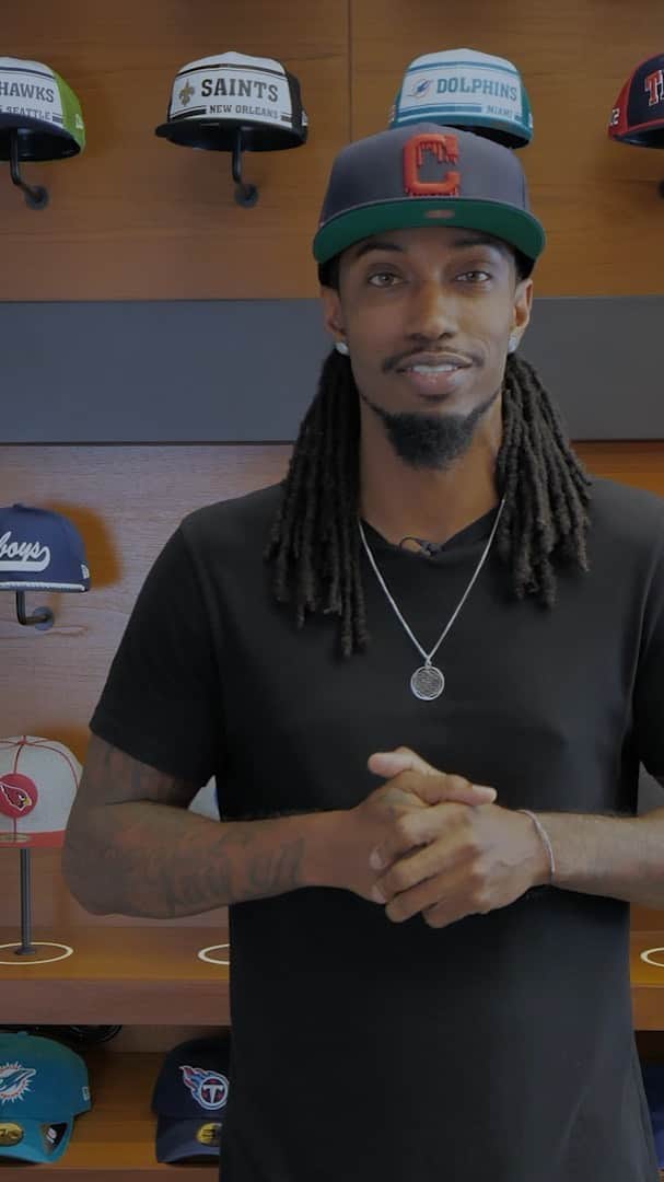 ニューエラ・キャップのインスタグラム：「We’re back with Episode 4 of What’s New with New Era Cap. In this episode our host @_steezuschrist gives you the rundown on the new 2019 NFL Official Sideline Collection, back to campus backpacks, and more. Collections in this episode are available now at neweracap.com」