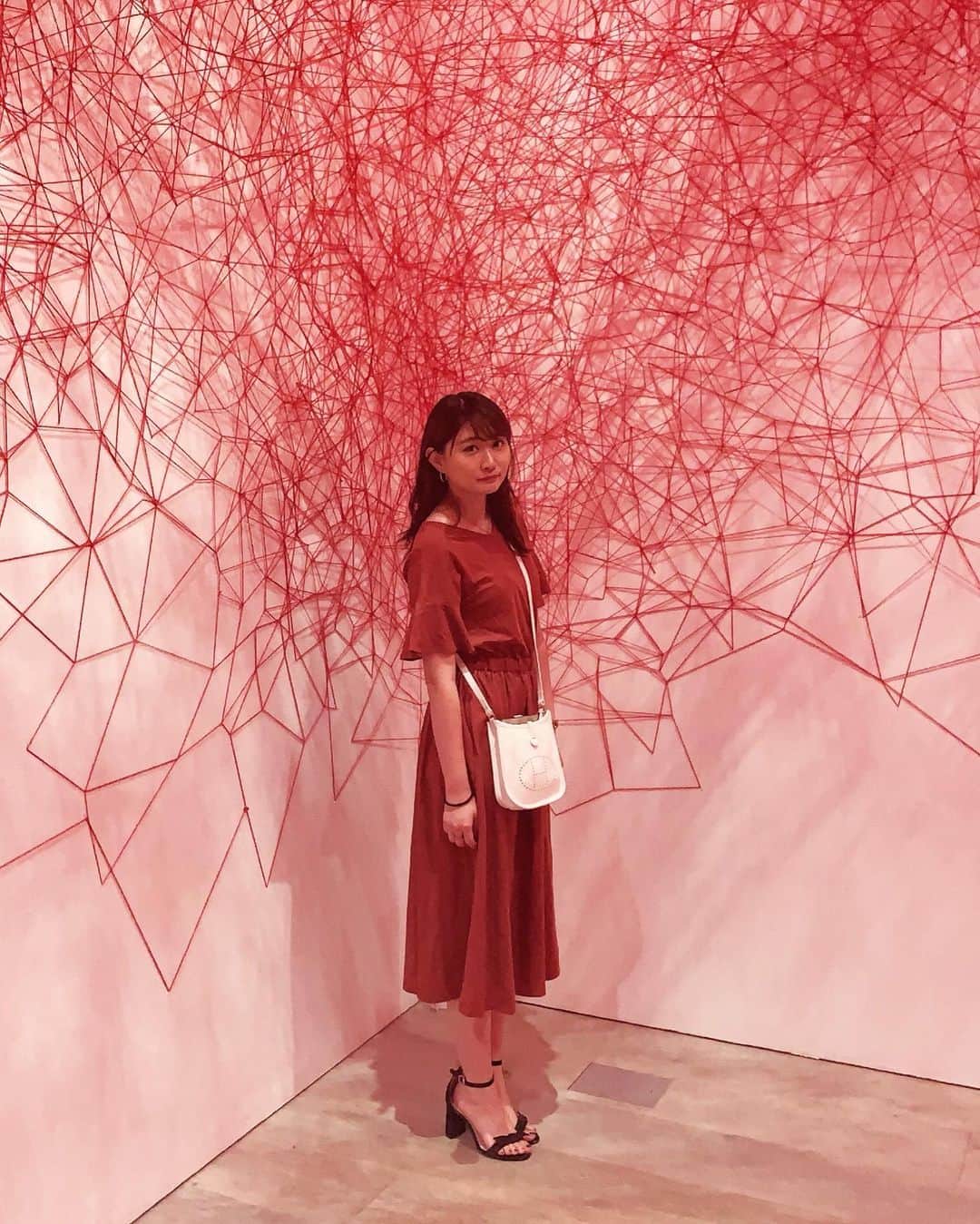 坂口莉果子のインスタグラム：「ふるえた  Youtube「123JAPAN」アップされました！見てね☀️ ・ ・ ・ #塩田千春  #魂がふるえる  #youtube  #japan  #六本木」