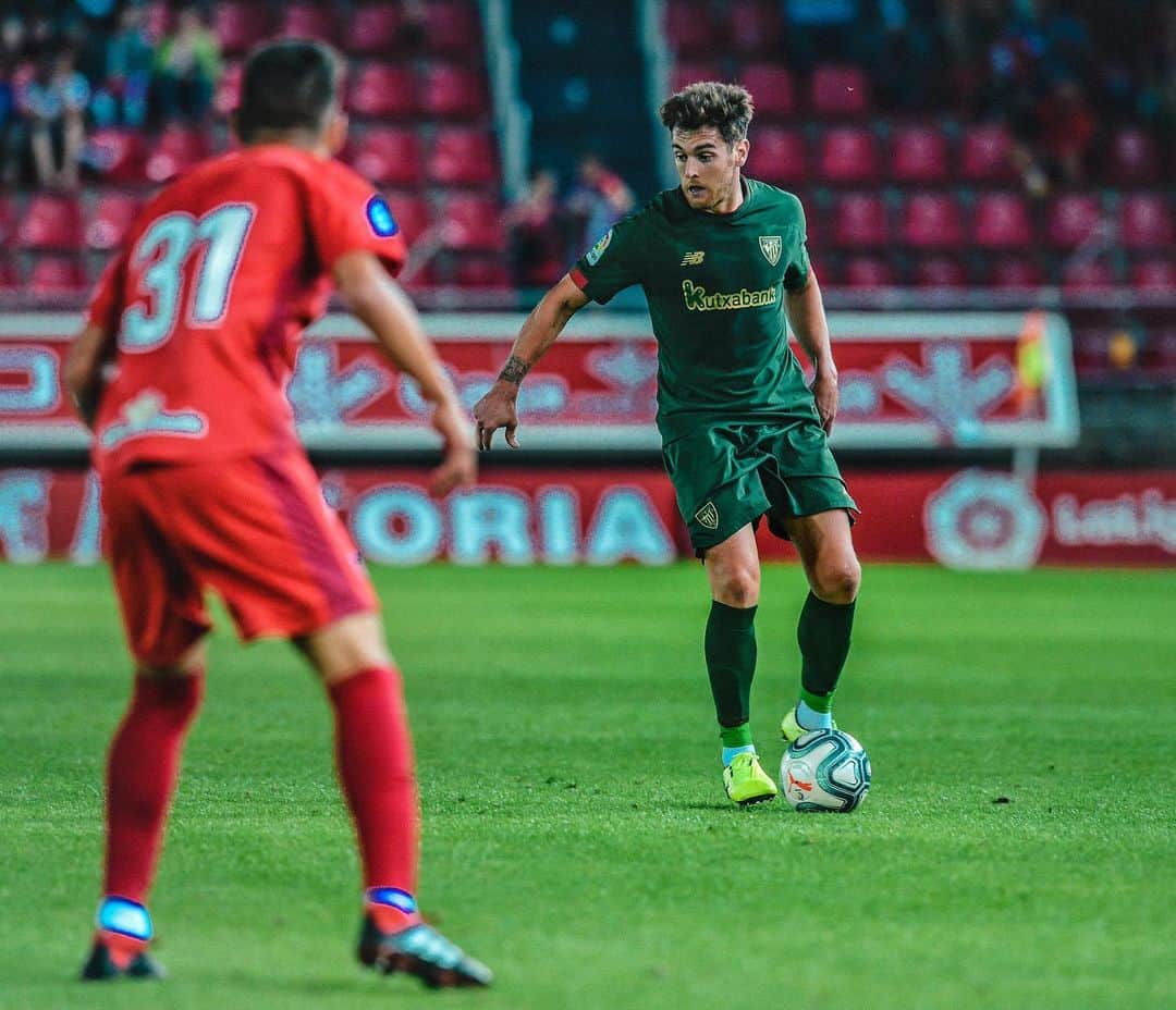 イバイ・ゴメスのインスタグラム：「Otro partido, más minutos acumulados. 1-1 vs @cdnumancia ⚽️ Viaje de vuelta y seguimos. El sábado en Londres a por el segundo de esta semana. 💪🏼 Aupa @athleticclub ! 🦁🔴⚪️」