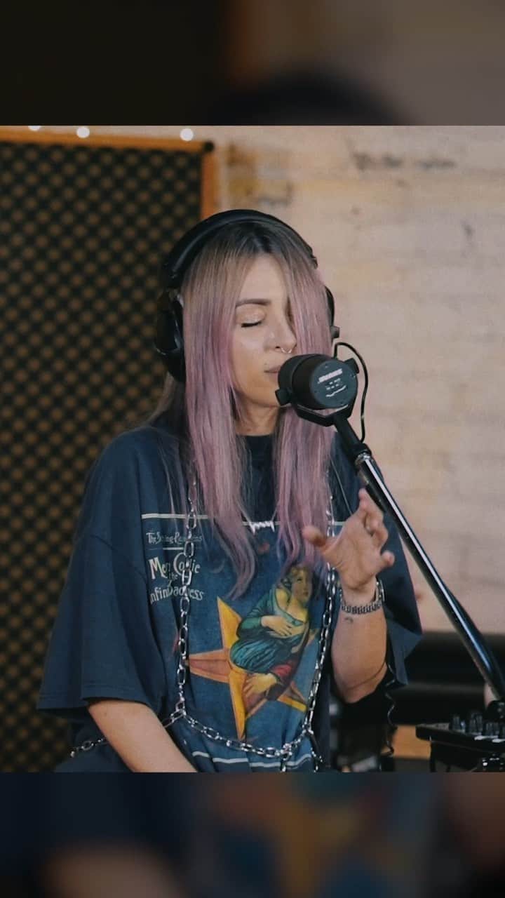 アリソン・ワンダーランドのインスタグラム：「Here is a live version of my song Peace. This is a side of me I’ve always been too scared to show. Thank you to anyone who listens to my music. It allows me to take risks & evolve as an artist.」