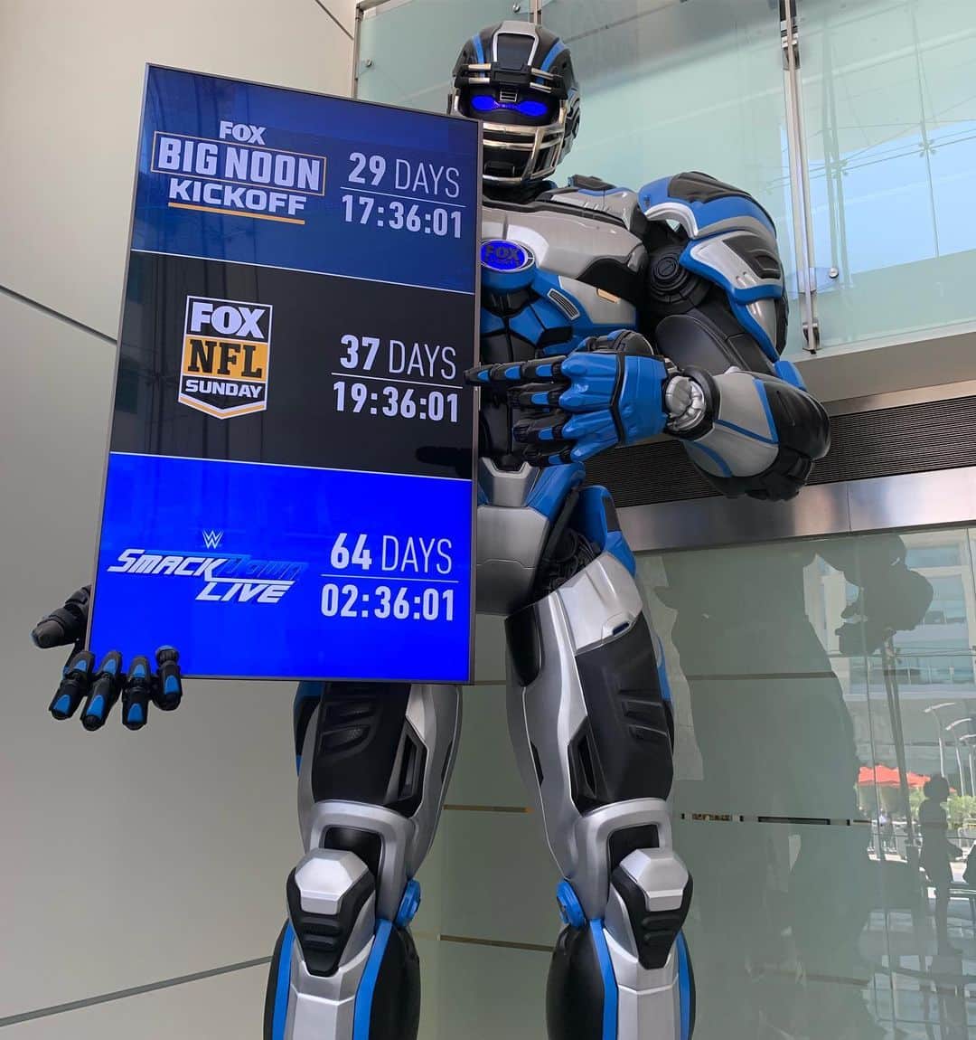 エリン・アンドリューズのインスタグラム：「Tick Tick Tick @nflonfox」