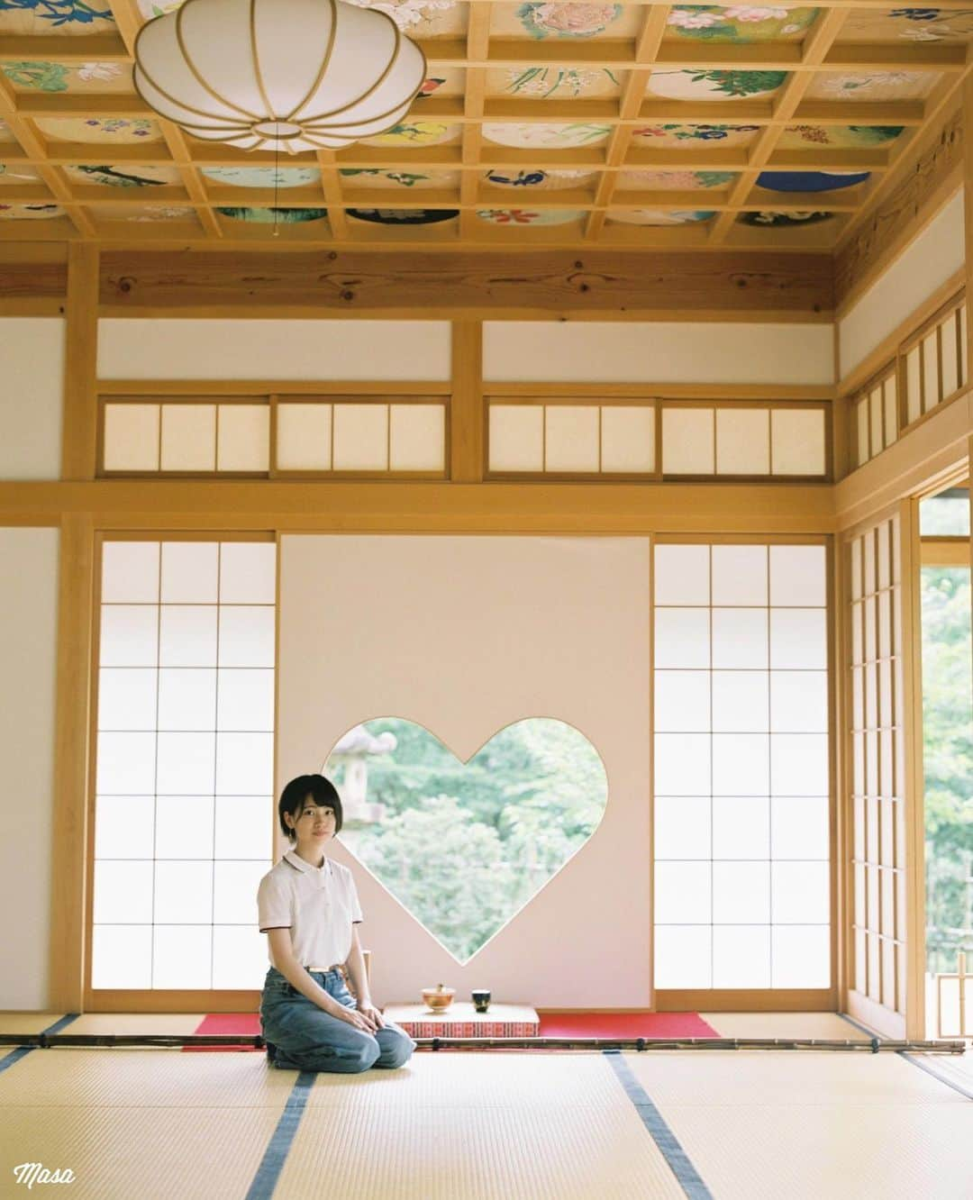 Masaさんのインスタグラム写真 - (MasaInstagram)「. . . ❤︎ . 撮影日 : 2019年7月23日 . #まさペン #ヤマプリ #pentax6x7 #バケペン #instagramjapan #igersjp #tokyocameraclub #art_of_japan_ #photogenic_jp #GPW_members_only #good_portraits_world #film_jp #film #フィルム #film_com #filmcamera #filmphotography #portrait #ポートレート #photogram_archive #todays_blue_collection #pof_ig #hibi_jp #team_jp_ #京都 #Kyoto #正寿院 #風鈴 #京の風鈴寺 #猪目窓」8月2日 7時41分 - masa_nikonist