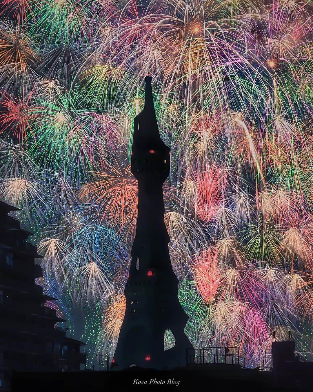コサさんのインスタグラム写真 - (コサInstagram)「今年はパスしようと思ったPLの花火ですが、なんと昨年よりパワーアップして驚かされました😳 PLの塔の周りを埋め尽くす彩色千輪菊はマジで凄かった😍 もち来年も行くよ👍 . Location:大阪 Osaka / Japan Data:2019.8/1 SpecialThanks: @kskportrait . #花火 #PL花火大会 #PL花火 #PLの塔 #sorakataphoto #light_nikon #s_shot #colore_de_saison #広がり同盟メンバー #japan_of_insta #花火のセカイ2019 #apj_僕らの夏休み2019 #fireworks_jpn #team_jp_夏色2019 #japan_night_view_member #TandDフォトコンテスト2019 #discover #longexposure_japan #nipponpic_member #bestphoto_japan #jgrv_member #LBJ_VIP #LBJ_火 #special_spot_member #IGersJP #kf_gallery_vip #Rox_Captures #best_of_japan2109 #beautifuldestinations #photo_travelers」8月2日 7時44分 - kosa_photo