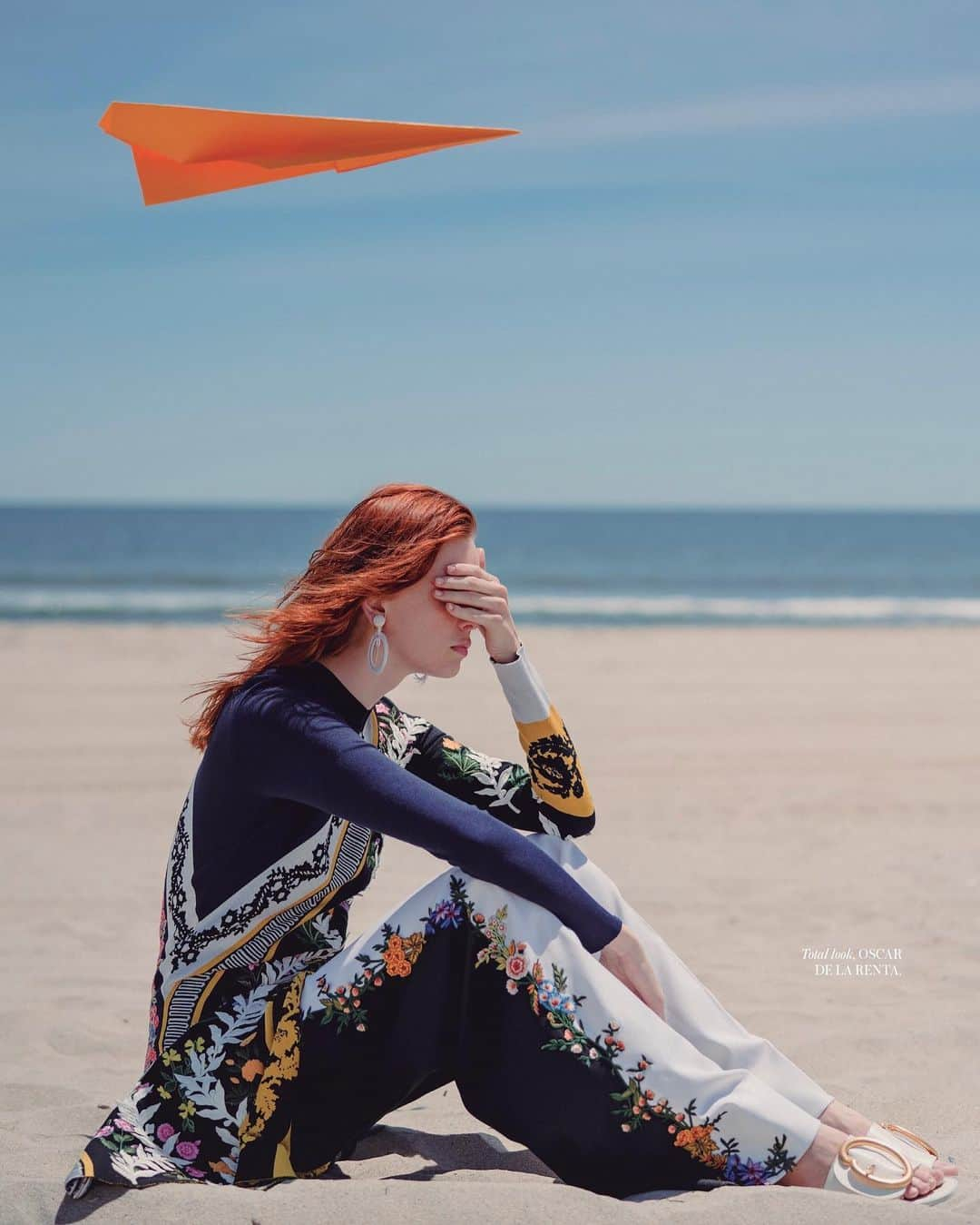 オスカーデラレンタさんのインスタグラム写真 - (オスカーデラレンタInstagram)「Soaring high. Model @daniwitt is pictured in head-to-toe #odlrprefall2019 at the beach, as seen in the August issue of @instylemexico.」8月2日 8時11分 - oscardelarenta