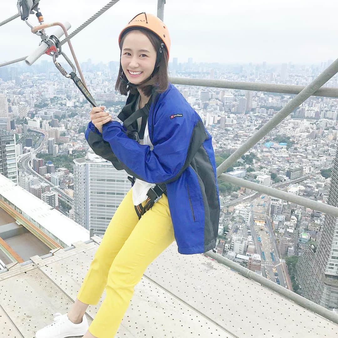 筒井萌子のインスタグラム：「* サンシャインシティ60展望台 天空のジップライン オフショット📷 怖くないの？って言われますが目線の先は 屋上なので怖くなかったですよ٩( ᐛ )و 右を見るとかなり高いので余裕がある人は 景色を楽しむと最高に気持ちが良いです😆 ・ #筒井萌子 #女優 #actress #モデル #model #岡山  #shooting #instagood #instalike #converse #撮影 #followme #instalike #ゴルフ #ゴルフ女子 #ゴルフコーデ #골프 #좋아요반사 #좋아요그램 #좋아요환영 #데일리그램 #패션 #오오티디 #카페 #ジップライン #サンシャインシティ #池袋」