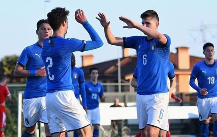 サッカーイタリア代表さんのインスタグラム写真 - (サッカーイタリア代表Instagram)「#Under18🇮🇹 Verso il Mondiale. Nunziata convoca 22 giocatori per due amichevoli contro la Slovenia🇸🇮 . Dal 4 all’8 agosto il raduno dei vice campioni europei che ad ottobre voleranno in Brasile per il Mondiale Under 17 . . #VivoAzzurro」8月1日 23時51分 - azzurri