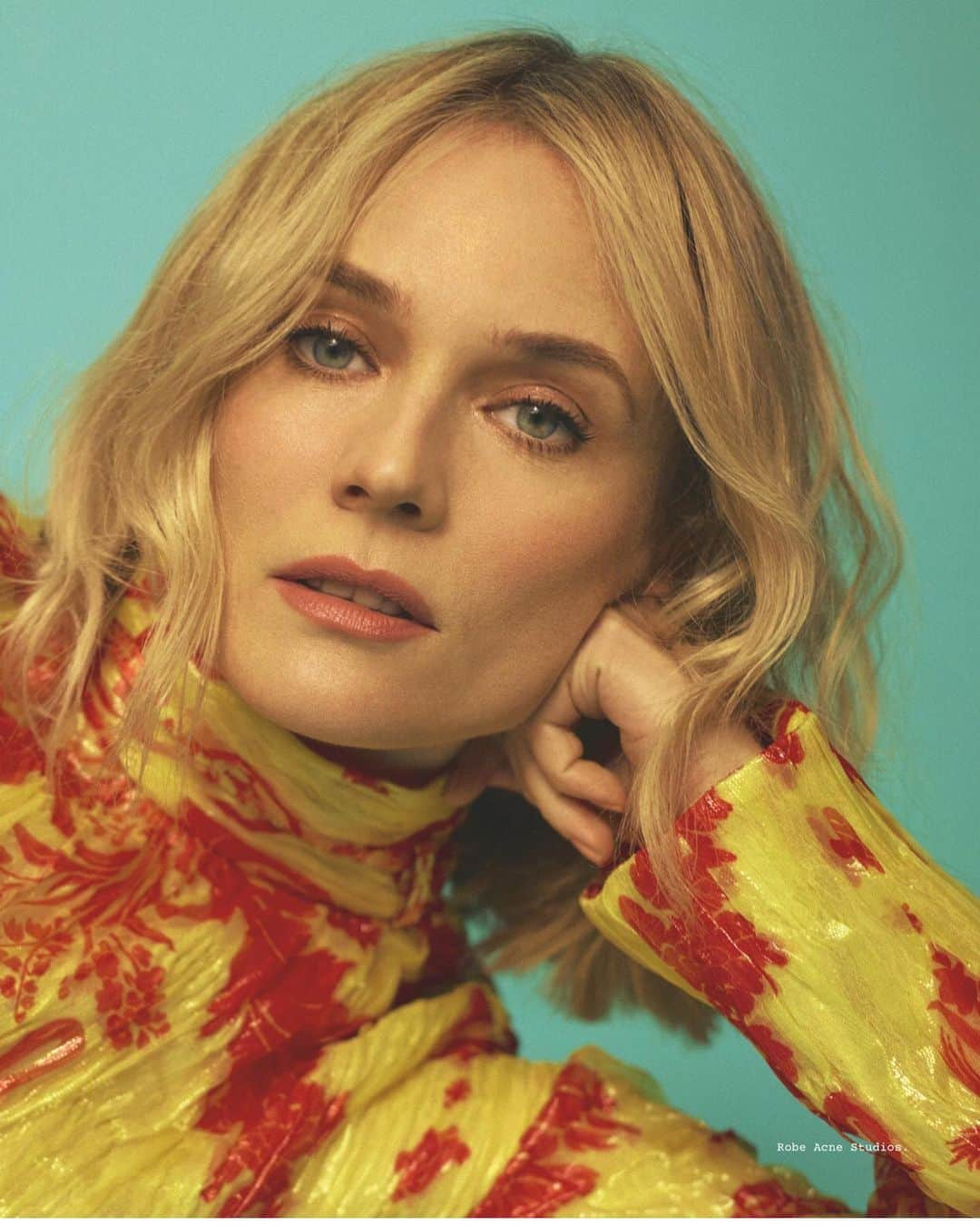 Vincent Oquendoさんのインスタグラム写真 - (Vincent OquendoInstagram)「New cover and story of @marieclairefr with the Gorg #dianekruger 🥰」8月1日 23時57分 - makeupvincent