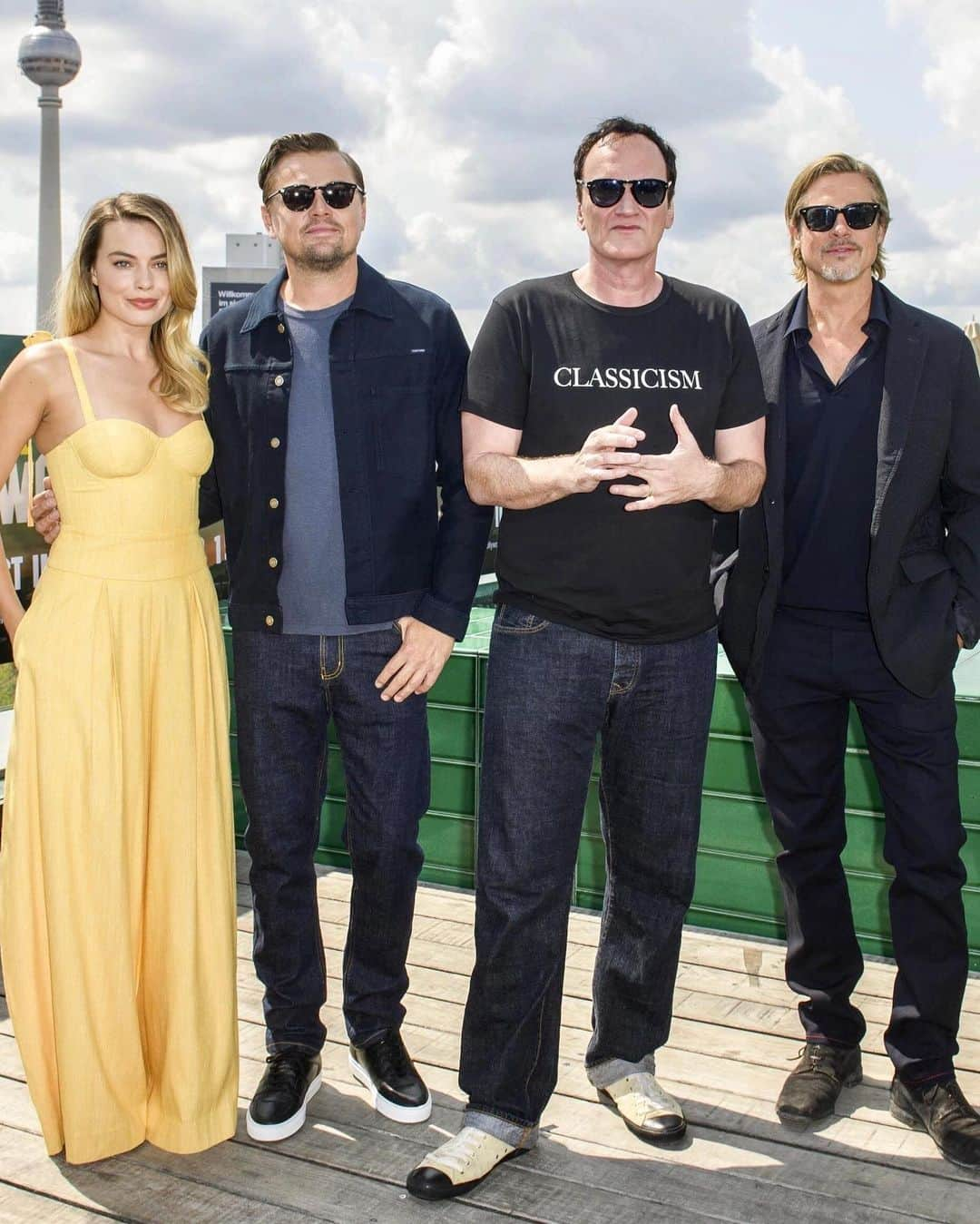 Just Jaredさんのインスタグラム写真 - (Just JaredInstagram)「@leonardodicaprio @margotrobbie and Brad Pitt get together for their @onceinhollywood photo call in Berlin! See more on JustJared.com now. Photos: Backgrid」8月2日 0時02分 - justjared