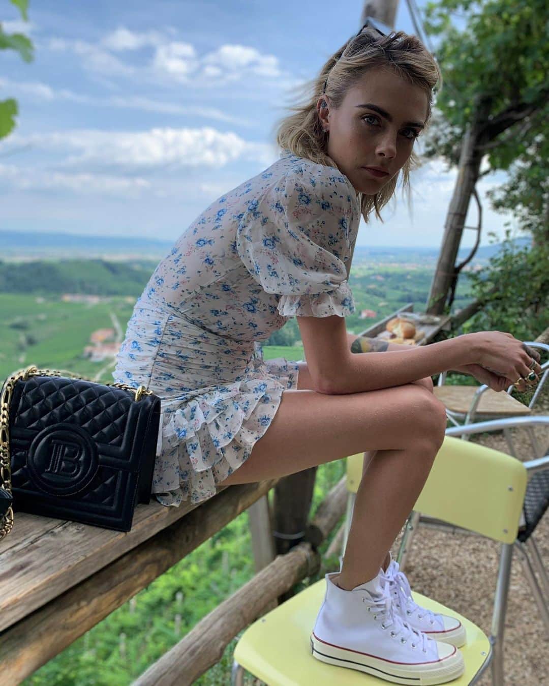 カーラ・デルヴィーニュのインスタグラム：「This view + @balmain = happiness. #ad」