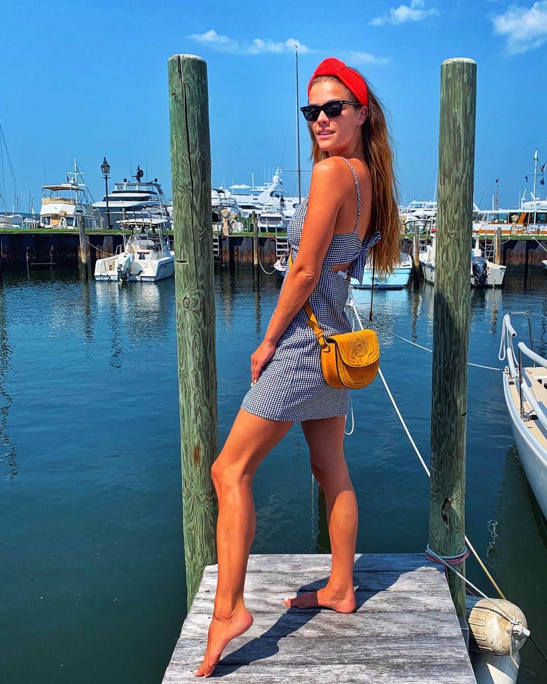 ニーナ・アグダルのインスタグラム：「Sag Harbor > Mykonos cus im a 27 yo grandma now」