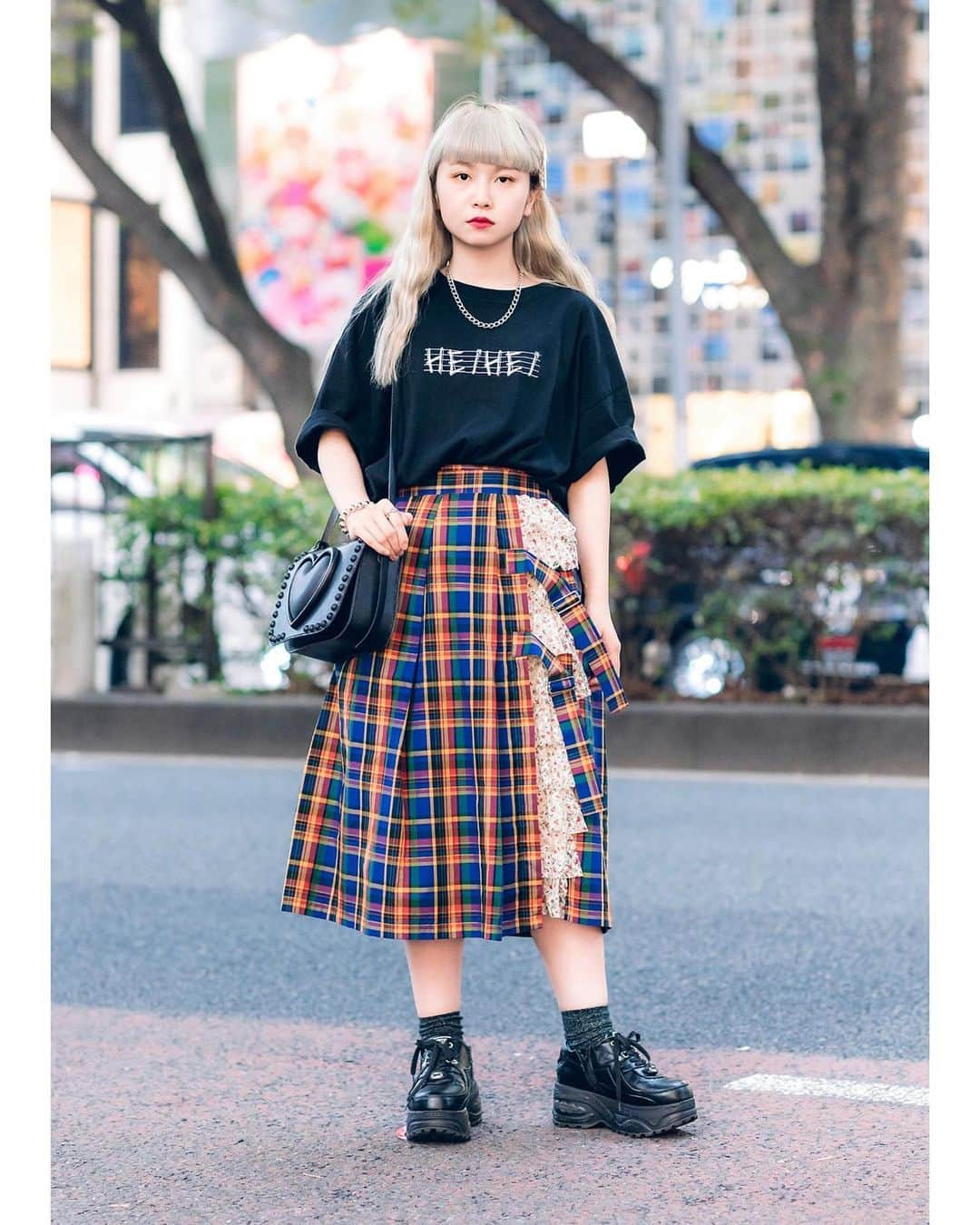 Harajuku Japanさんのインスタグラム写真 - (Harajuku JapanInstagram)「Japanese idol Ruan (@runcoro) - of @CinemaBoyCQ - on the street in Harajuku wearing a HEIHEI (@heihei_official) logo tee, HEIHEI layered plaid skirt, HEIHEI ribbon rabbit barrette, @_Tokyo_Bopper_ heart bag, and Yosuke platform shoes.」8月2日 0時13分 - tokyofashion