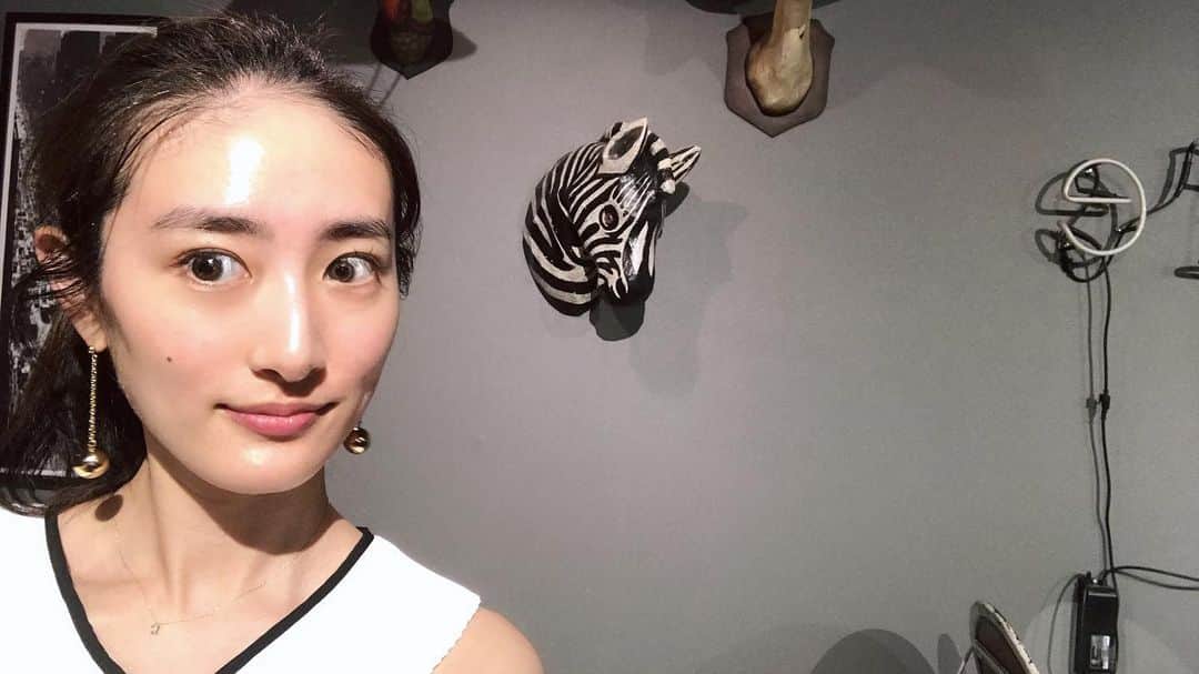 のインスタグラム：「はちみつ肌づくり🐝🍯 体験したら肌がワントーンアップ♡ 乾燥からくる赤みも消えて嬉しい🙊💗 #すっぴん #加工なし #つやつや #ぷるぷる #はちみつ肌づくり」