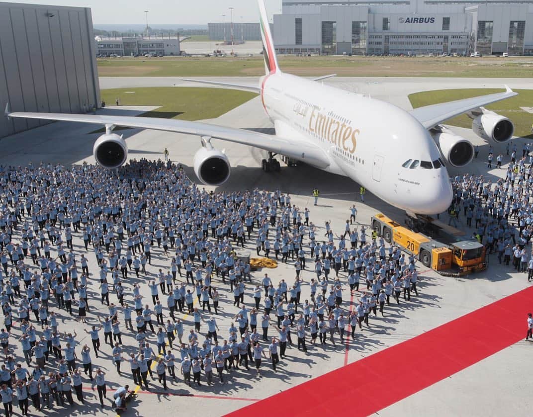エミレーツ航空さんのインスタグラム写真 - (エミレーツ航空Instagram)「11 years ago, we welcomed the future of air travel with the launch of our first @Airbus A380. Click on our Instagram Story to relive special moments from our delivery event celebrations, arrival in Dubai and our inaugural A380 service to New York JFK.  #11yearsofA380 #EmiratesAirline #FlyEmiratesFlyBetter #TBT #ThrowbackThursday」8月2日 0時17分 - emirates