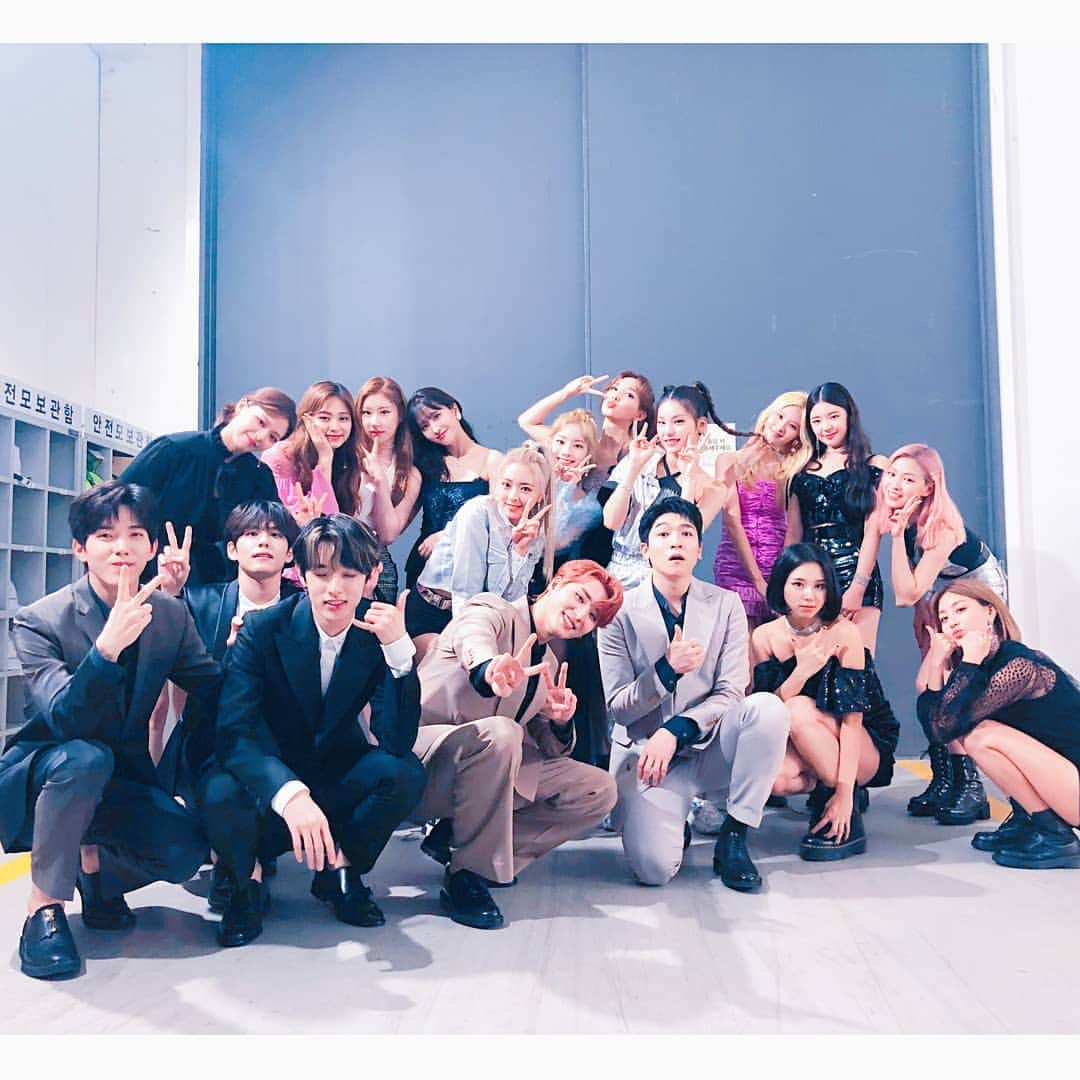 JYPエンターテインメントのインスタグラム：「M2 X GENIE MUSIC AWARDS #JYPnation 과 함께해주신 모든 팬분들께 진심으로 감사드립니다! 🏆THE BAND #DAY6 #데이식스 #MyDay #마이데이 🏆THE BEST SELLING ARTIST 🏆THE FEMALE GROUP #TWICE #트와이스 #ONCE #원스 🏆THE FEMALE NEW ARTIST #ITZY #있지 #MIDZY #믿지」