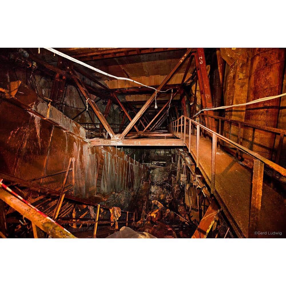 Gerd Ludwigさんのインスタグラム写真 - (Gerd LudwigInstagram)「Inside the belly of the beast. In my time documenting the aftermath of Chernobyl, I have gone further into the destroyed Reactor No. 4 than any other Western still photographer, each time for only 15-30 minutes. This spot, however, was so contaminated that, despite wearing protective gear, I only had about one minute to shoot.  This weekend, I am heading off to the opening of my exhibit, “The Long Shadow of Chernobyl” at the ROSPHOTO state photo museum in Saint Petersburg, which will show over 100 of my photographs from the aftermath of the Chernobyl disaster. The opening coincides with much renewed interest in the accident after the Chernobyl miniseries on HBO, which was noticed in Russia as well.  The opening of the exhibit will be on Tuesday, August 6 at 6pm at the ROSPHOTO state photo museum in Saint Petersburg, Russia.  @thephotosociety @natgeo #Chernobyl #ReactorNumber4 #nuclear #Ukraine #thelongshadowofchernobyl」8月2日 0時35分 - gerdludwig