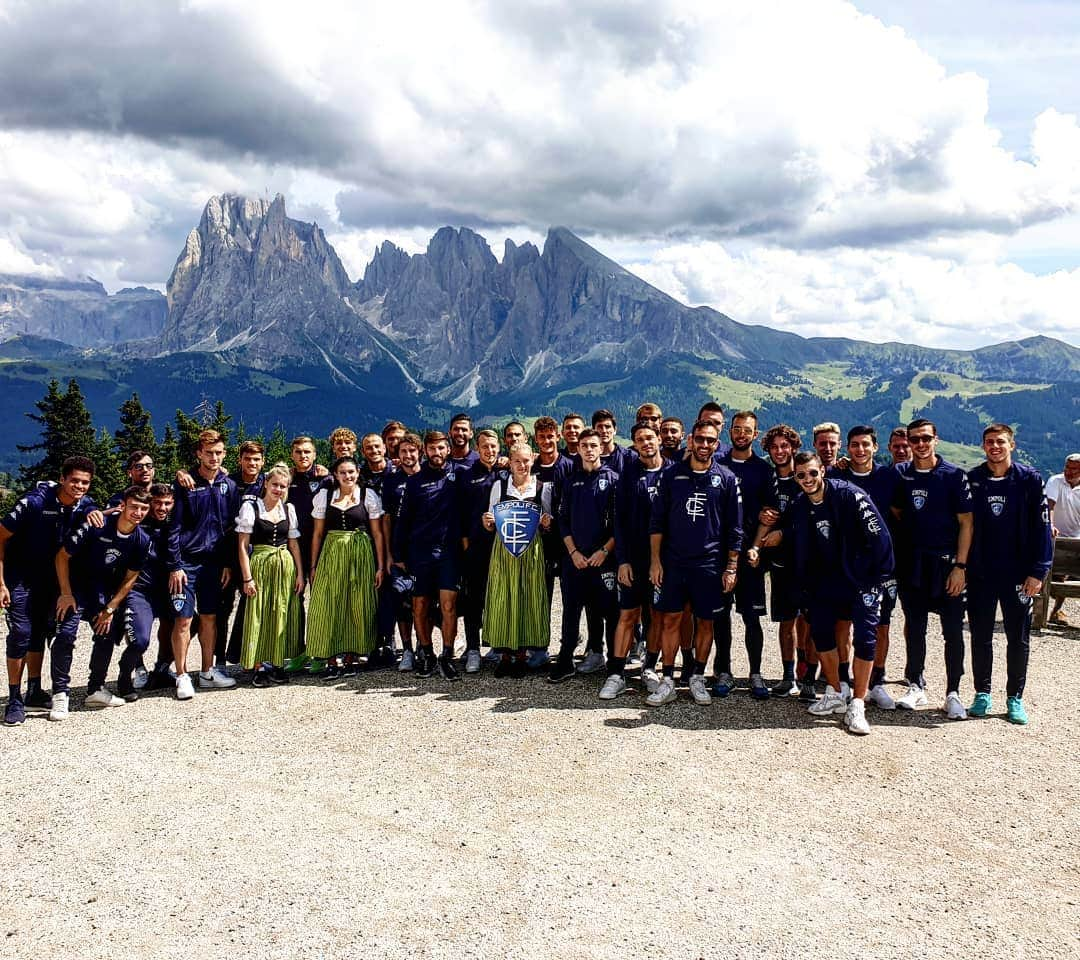 エンポリFCさんのインスタグラム写真 - (エンポリFCInstagram)「📸 #DayOff Gli azzurri oggi a pranzo al Rifugio Mont Seuc all'Alpe di Siusi #AltoAdigeAzzurro」8月2日 0時37分 - empoli_fc_official