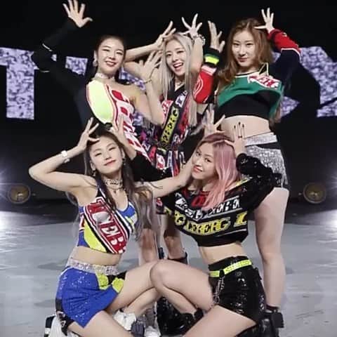チェリョンのインスタグラム：「ITZY ICY RELAY DANCE ❄️ — 190802 | © mnet ↬#Chaeryeong #ITZY #채령 #있지 ♡彡」