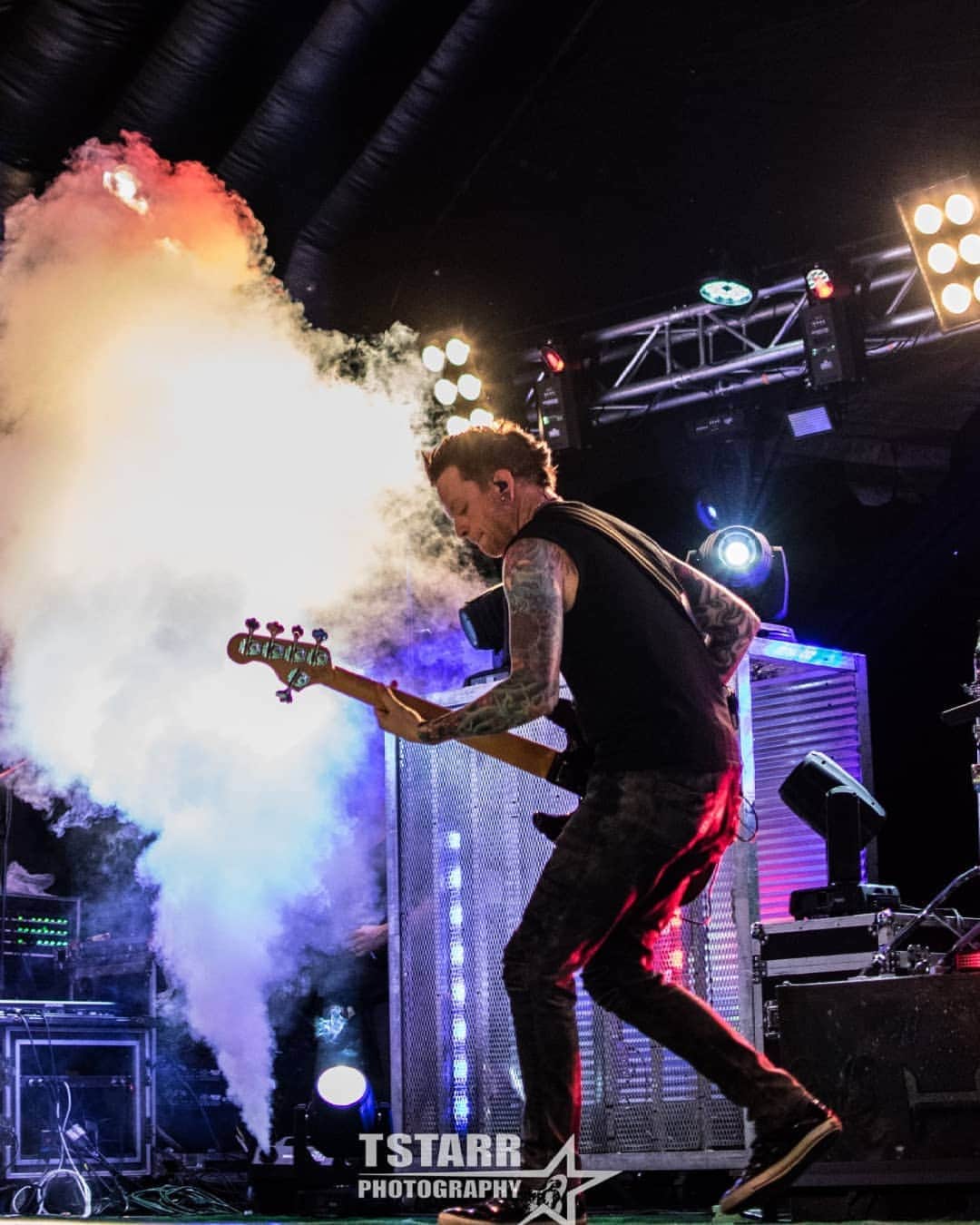 ヒンダーのインスタグラム：「Throwing it back to this wonderful day where we had a chance to be a part of an amazing event - Music Fights Back Against Cancer! 🎶🎶 #Lucky7Tour #LetsFightCancerTogether 📸: @TStarrPhoto」