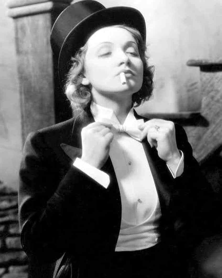 Anji SALZさんのインスタグラム写真 - (Anji SALZInstagram)「Who inspires you? I’m currently obsessed with Marlene Dietrich - a German icon and Hollywood actress of the 1930s and beyond. So I thought up this little fun shoot. A kimono dressed like a tuxedo. Would you dare?  好きなアイコンは誰ですか？ 私はマレーネ・ディートリヒ(ドイツ人だけど、1930代にハリウッドに大活躍)は好きすぎて、彼女のダンディな格好にインスパイアされた撮影をやってみた❤️ 着物をタキシード風に。  Photo: @vantherra Styling/Dir: @salztokyo そして @sato_kimono のアシストありがとう❤️ #salztokyo #marlenedietrich #kimono」8月2日 1時07分 - salztokyo