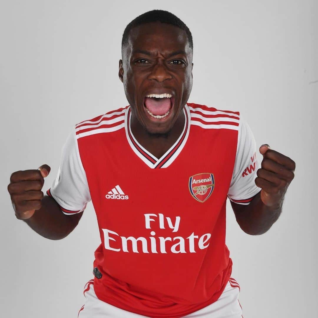 カルロス・テベスのインスタグラム：「@nicolas.pepe19 to @arsenal. 👍🏼 or 👎🏼」