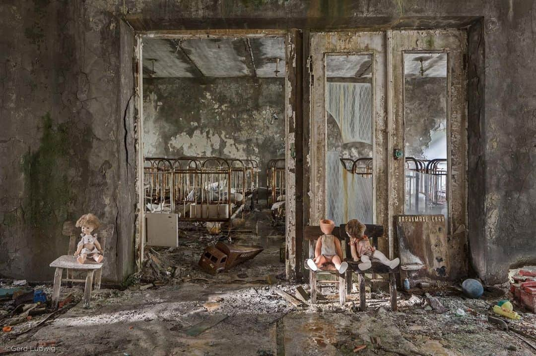 thephotosocietyさんのインスタグラム写真 - (thephotosocietyInstagram)「Photo by @gerdludwig | In 2011, the Ukrainian government legalized tourism within the Chernobyl Exclusion Zone, and it quickly became a disaster tourism destination. One of the most riveting attractions is the ghost town of Pripyat, where dolls are scattered in abandoned kindergartens such as this one, and gas masks litter floors. Much of what is on display in Pripyat today was arranged by guides and tourists alike, made to be photographed by countless cameras and phones.  This weekend, I am heading off to the opening of my exhibit, “The Long Shadow of Chernobyl” at the ROSPHOTO state photo museum in Saint Petersburg, which will show over 100 of my photographs from the aftermath of the Chernobyl disaster. The opening coincides with much renewed interest in the accident after the Chernobyl miniseries on HBO, which was noticed in Russia as well.  The opening of the exhibit will be on Tuesday, August 6 at 6pm at the ROSPHOTO state photo museum in Saint Petersburg, Russia.  @natgeo @natgeoimagecollection #disastertourism #Chernobyl #Pripyat #nuclear」8月2日 1時08分 - thephotosociety