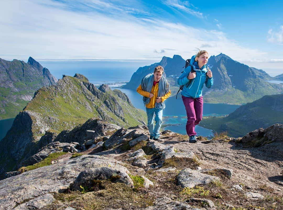 ヨルグ・バーホーベンさんのインスタグラム写真 - (ヨルグ・バーホーベンInstagram)「I'll be posting the next days summarizing our Lofoten trip @katha_saurwein and I just returned from. It's been a wild trip, I might even say one of the finest we've ever done. That said, with great weather and 24/7 sunlight, I think we're gonna need some time to recover 😴😅. I'm really happy our friend @tobias_lanzanasto (📷) joined us last minute to capture some photo/video and adventure with us. We basically ran all over the place, snapping shots and flying the drone to capture the amazing islands and its endless granite... • @marmot_mountain_europe @vibram」8月2日 1時10分 - jorgverhoeven